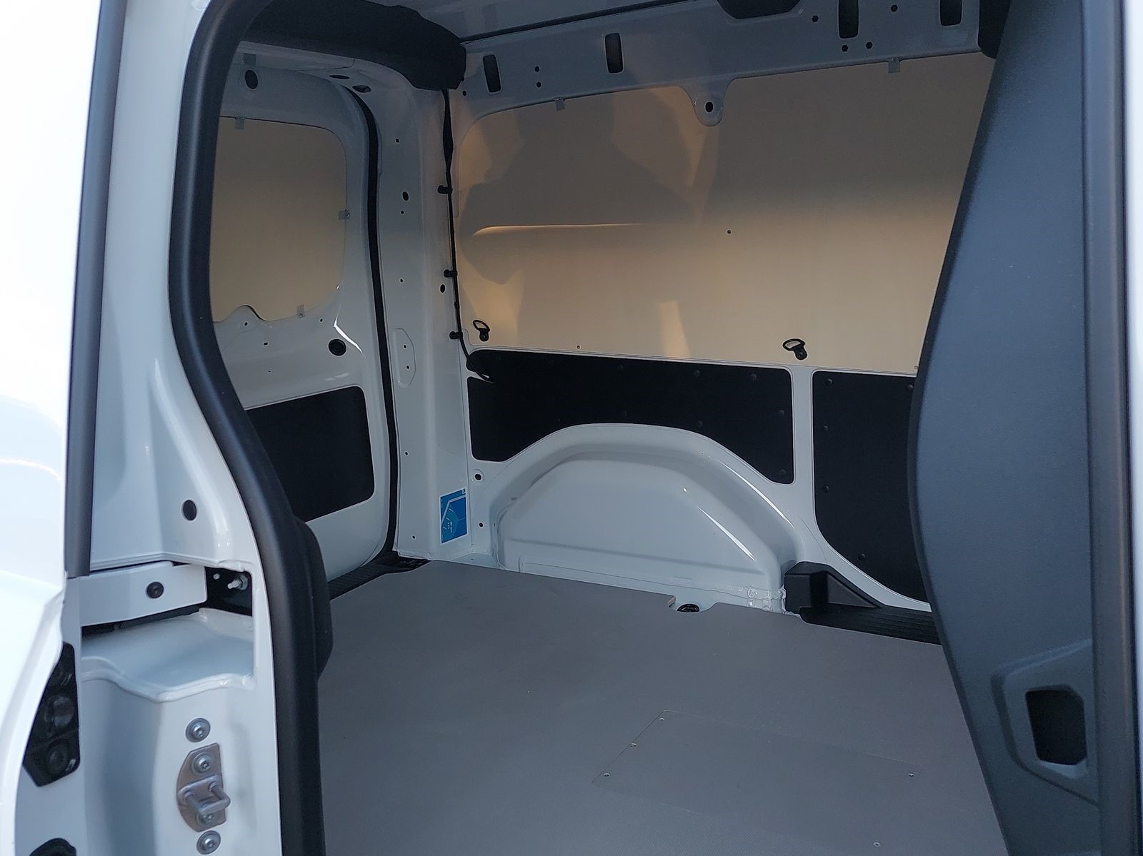 MERCEDES-BENZ eCitan 45kWh Pro-image-7