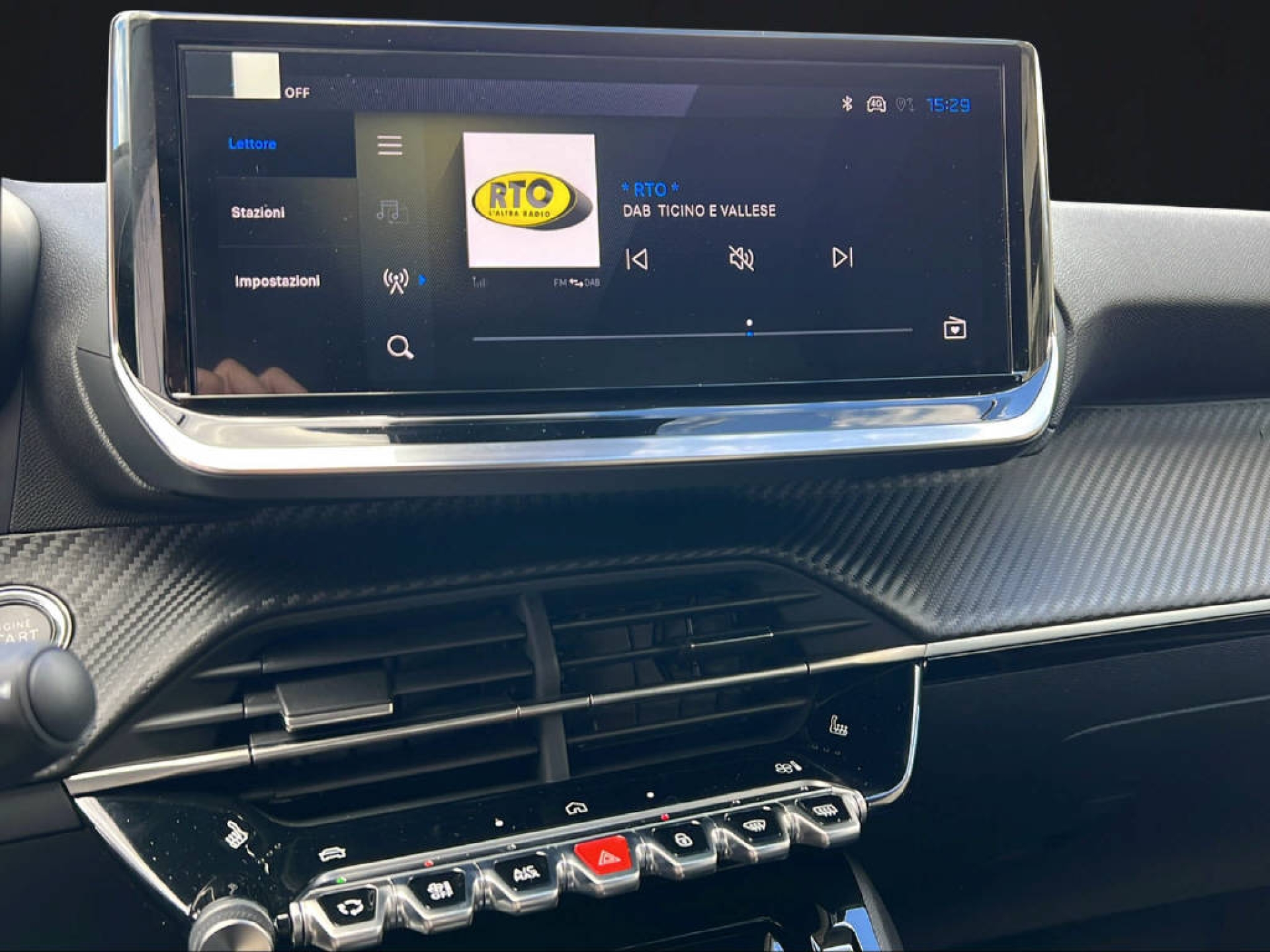 PEUGEOT 208 1.2 Hybrid Allure Premium-image-12