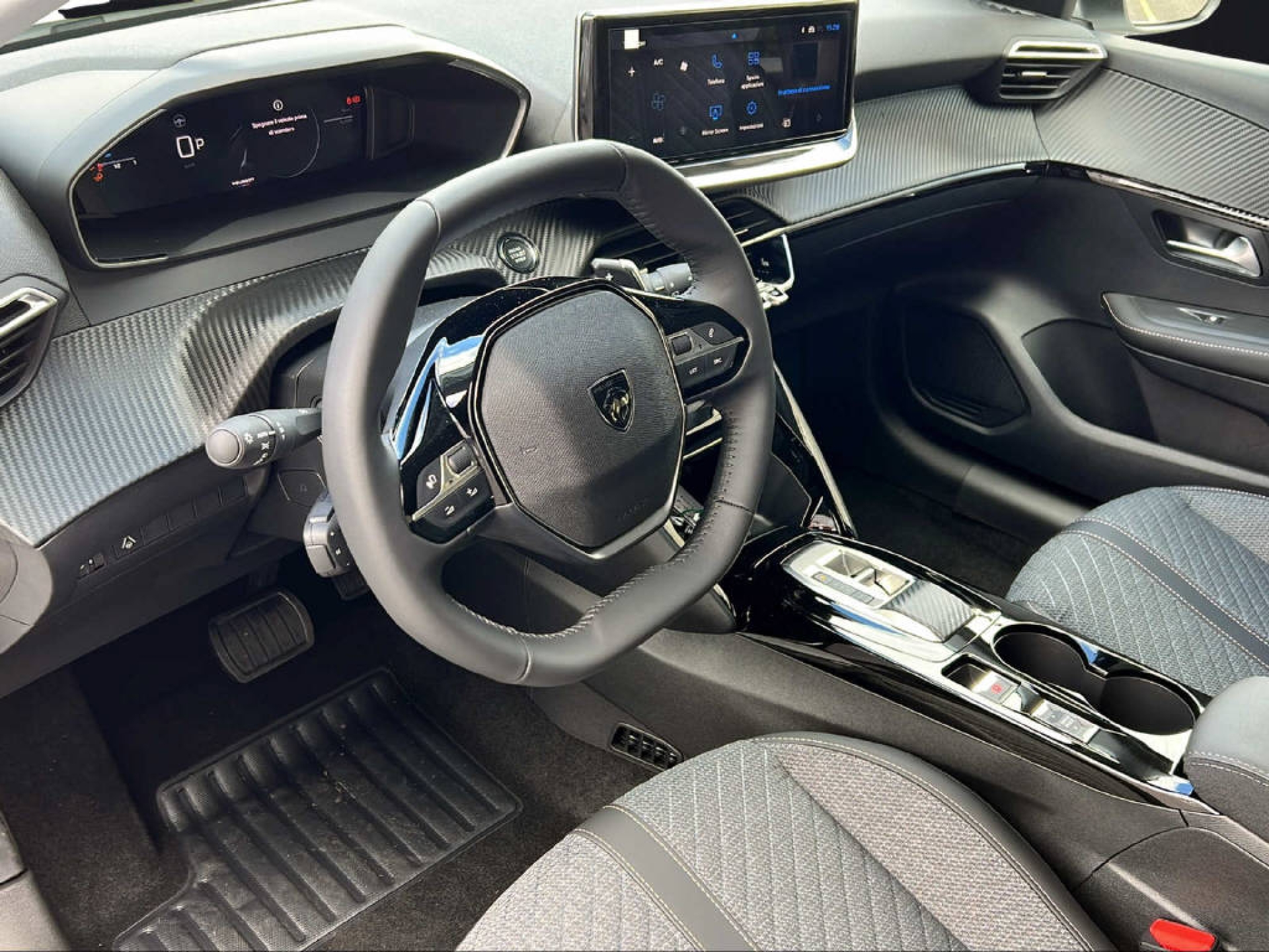 PEUGEOT 208 1.2 Hybrid Allure Premium-image-7