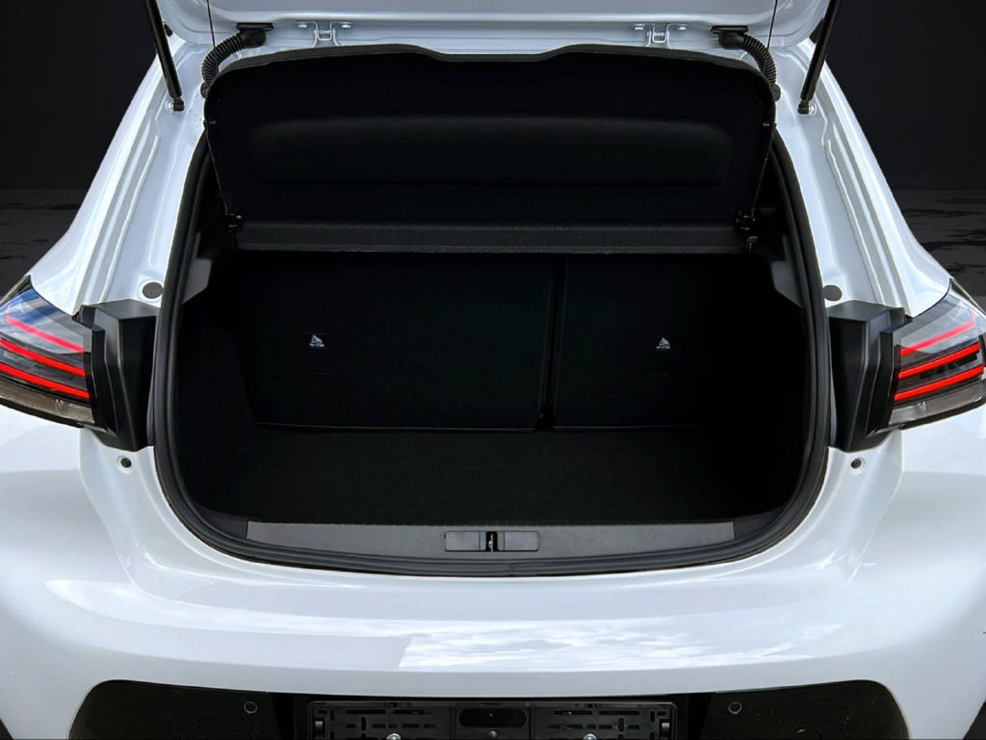 PEUGEOT 208 1.2 Hybrid Allure Premium-image-5
