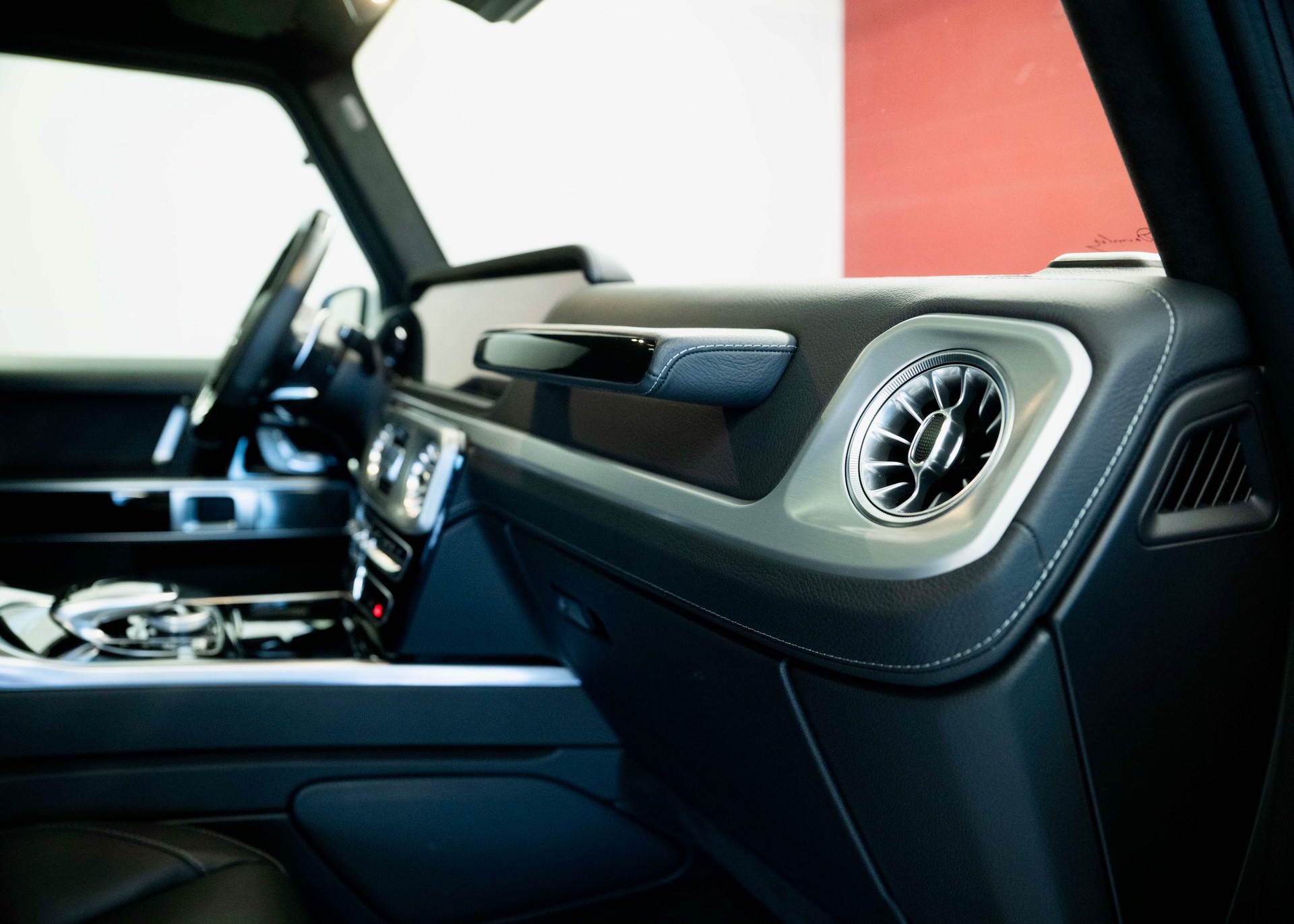 MERCEDES-BENZ G 63 AMG Speedshift Plus G-Tronic (Designo Moonlight White Pearl, as new, low mileage)-image-29