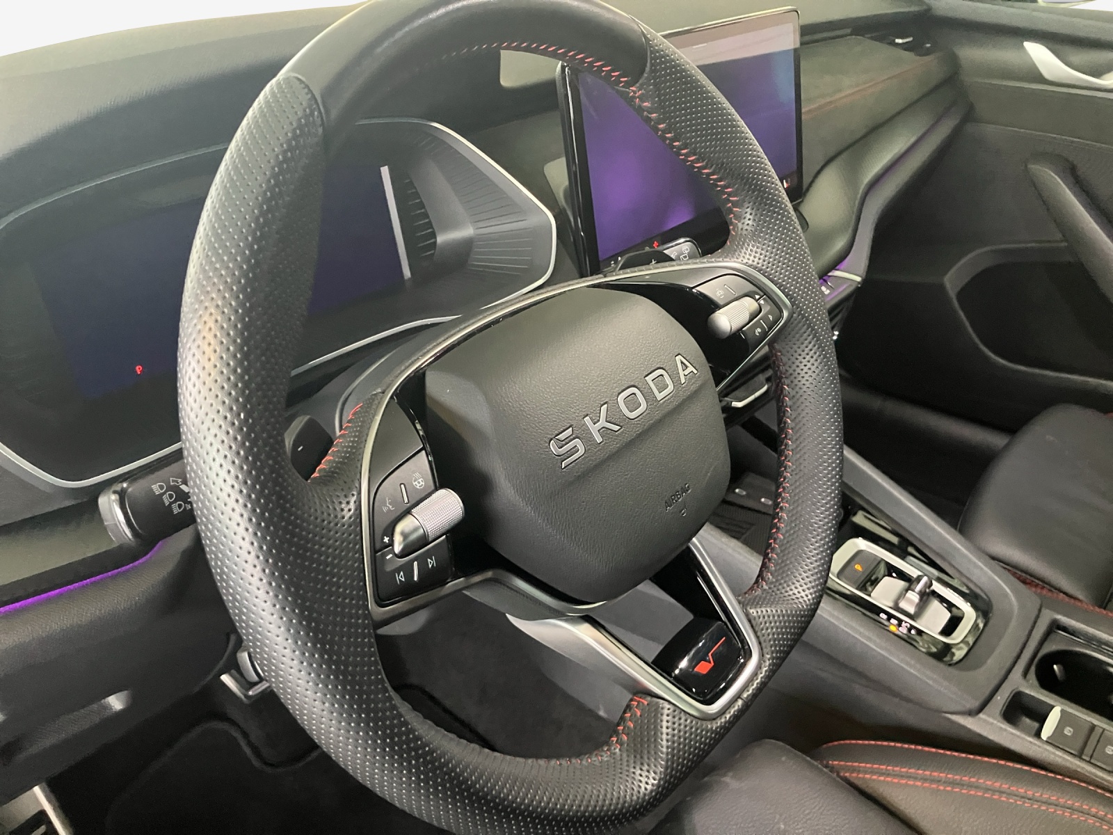 SKODA Octavia Combi 2.0 TSI DSG RS-image-9