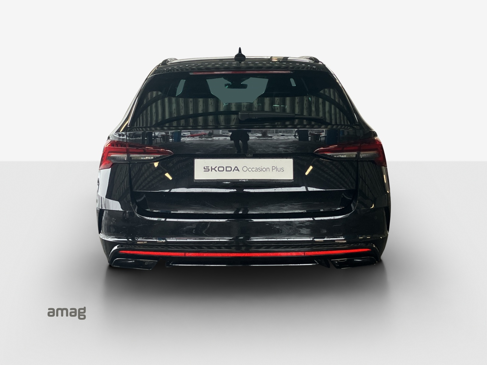 SKODA Octavia Combi 2.0 TSI DSG RS-image-3