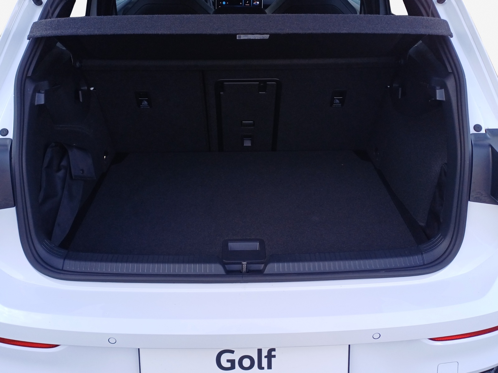 VW Golf 1.5 e TSI mHEV R-Line DSG-image-12
