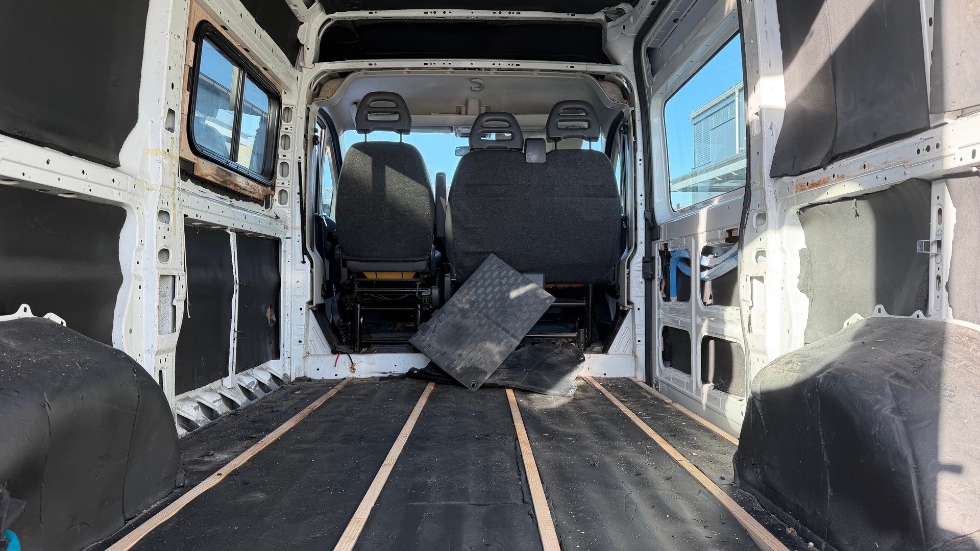 PEUGEOT Boxer 2.2 HDI 335 L2H2-image-6