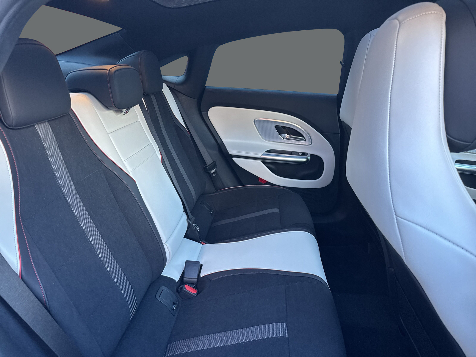 MERCEDES-BENZ CLA 220 8G-DCT 4Matic-image-18
