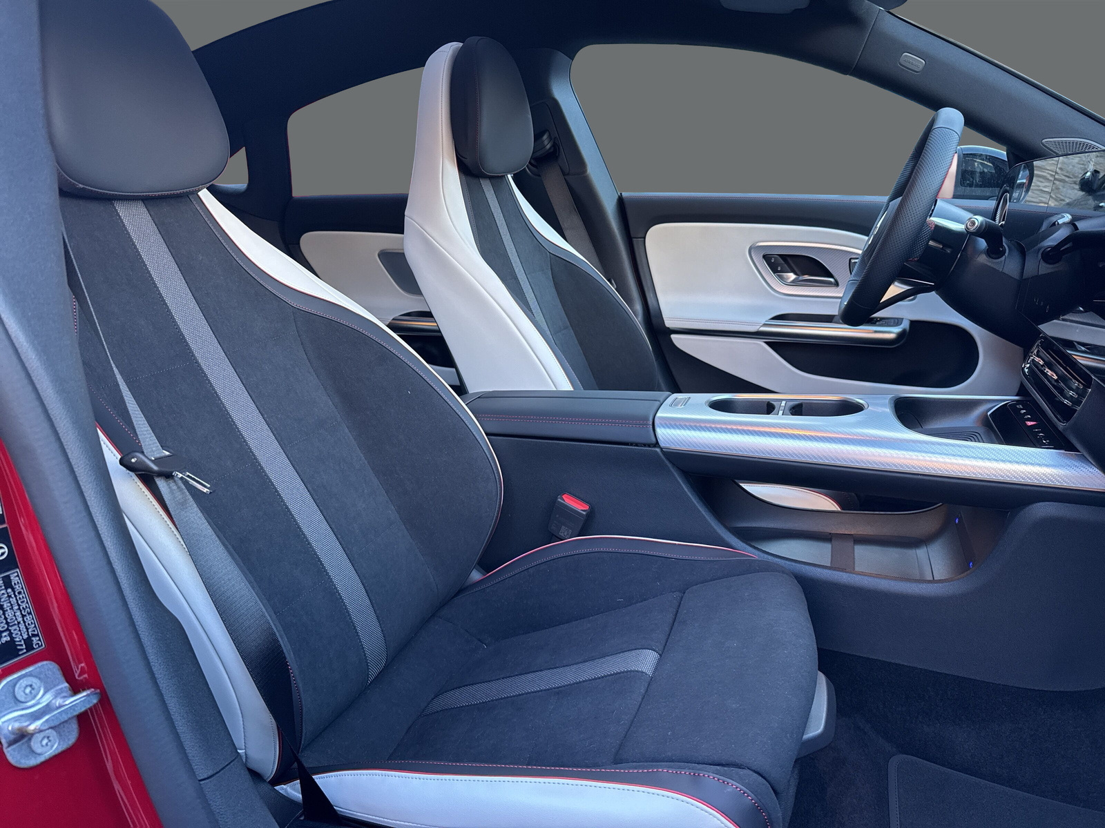 MERCEDES-BENZ CLA 220 8G-DCT 4Matic-image-17