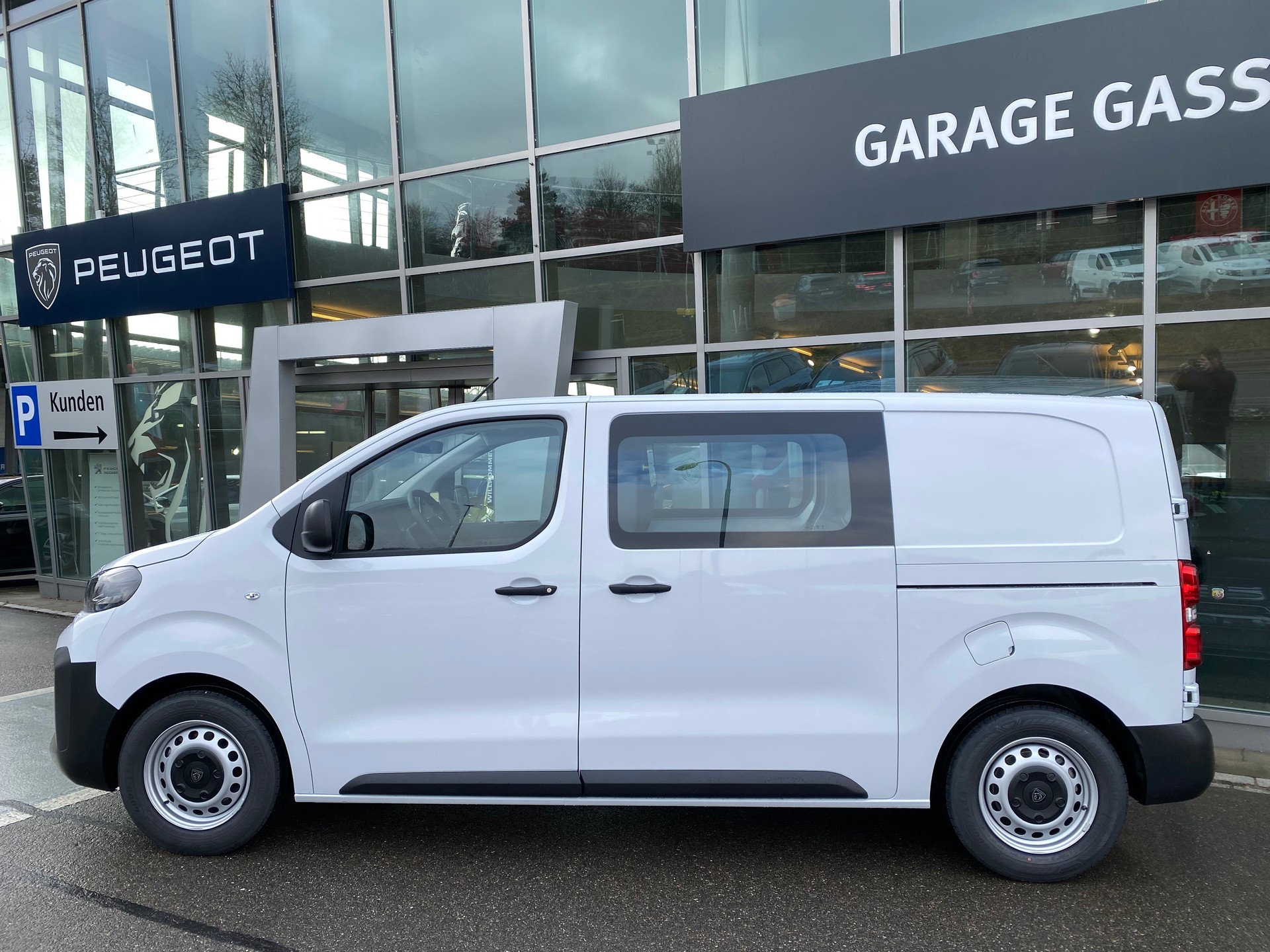 PEUGEOT Expert 1.5 BlueHDi 120 S&S Standard-image-2
