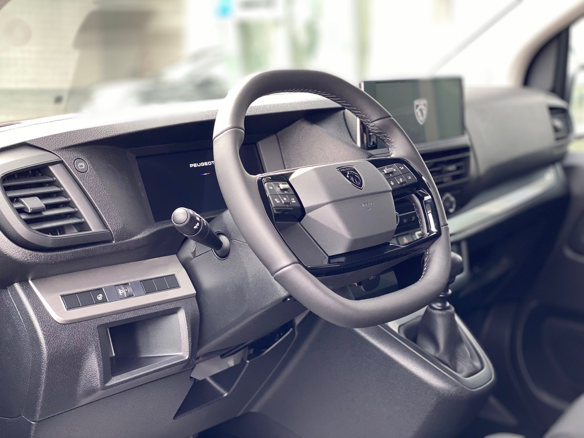PEUGEOT Expert 1.5 BlueHDi 120 S&S Standard-image-8