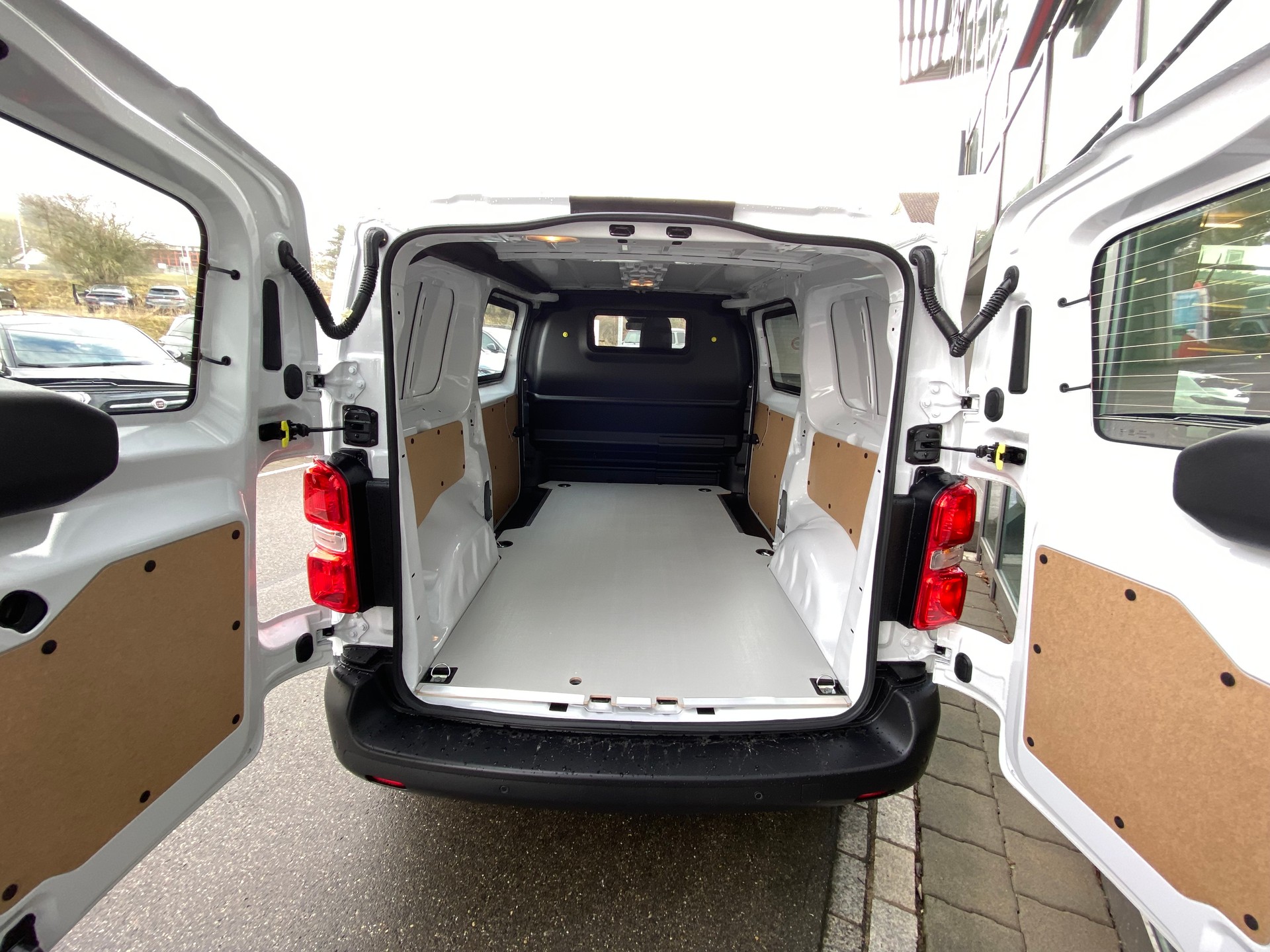 PEUGEOT Expert 1.5 BlueHDi 120 S&S Standard-image-5