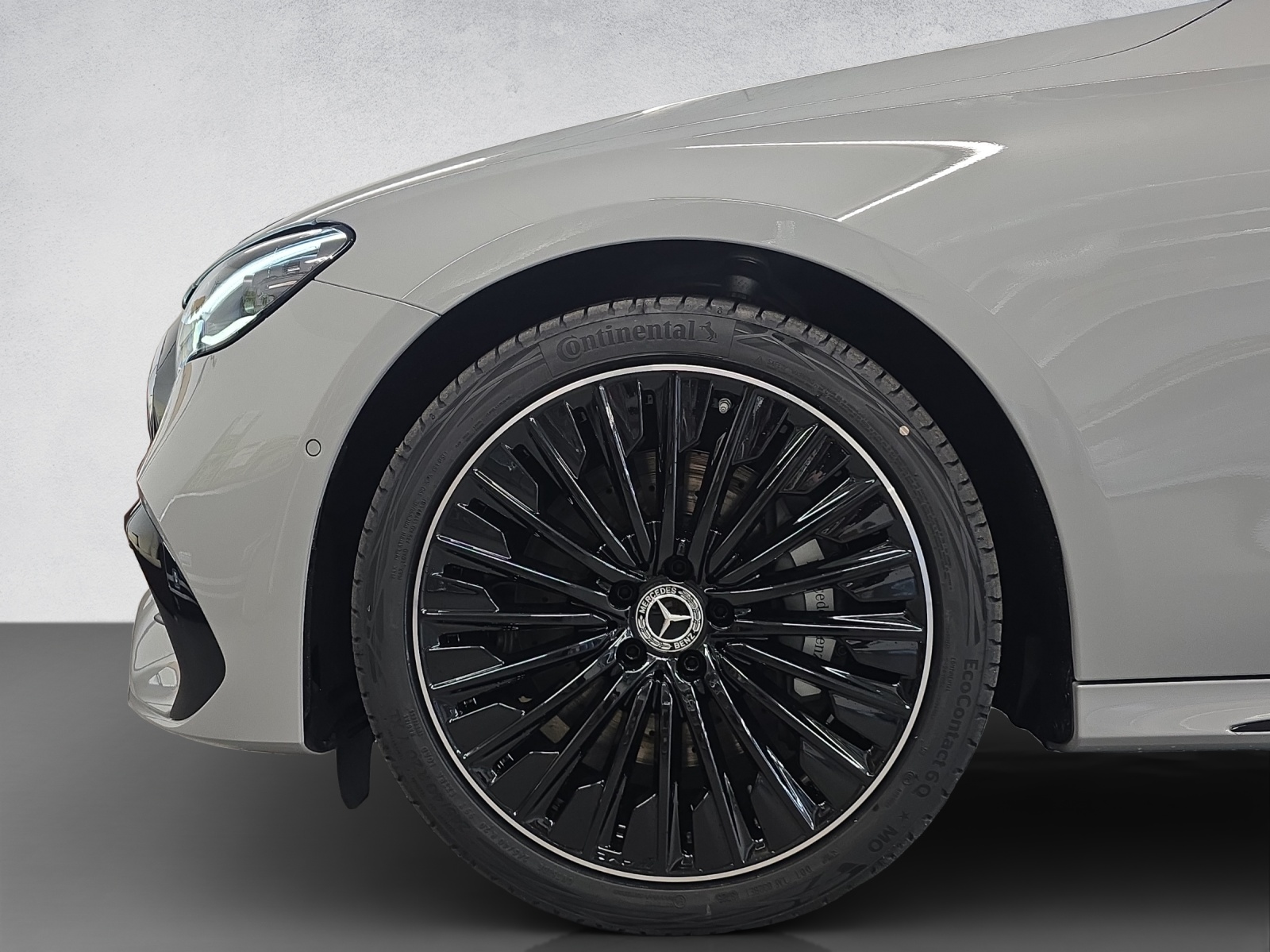 MERCEDES-BENZ E 220 d AMG Line 4Matic T-Modell-image-7