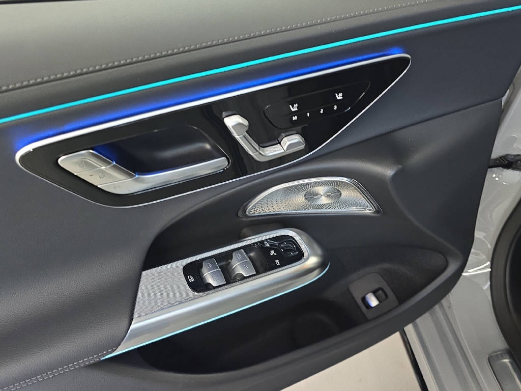 MERCEDES-BENZ E 220 d AMG Line 4Matic T-Modell-image-5