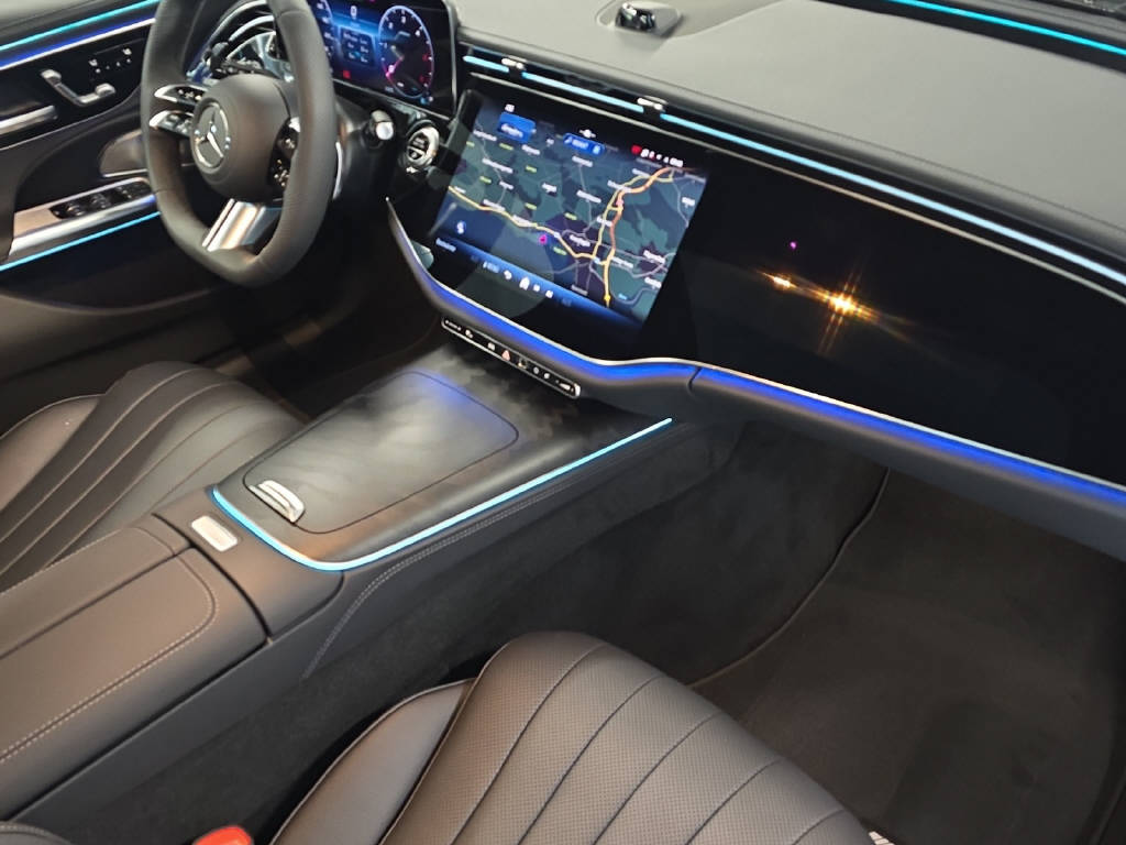 MERCEDES-BENZ E 220 d AMG Line 4Matic T-Modell-image-10