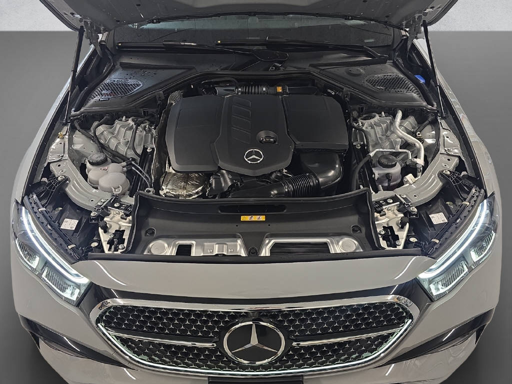 MERCEDES-BENZ E 220 d AMG Line 4Matic T-Modell-image-8
