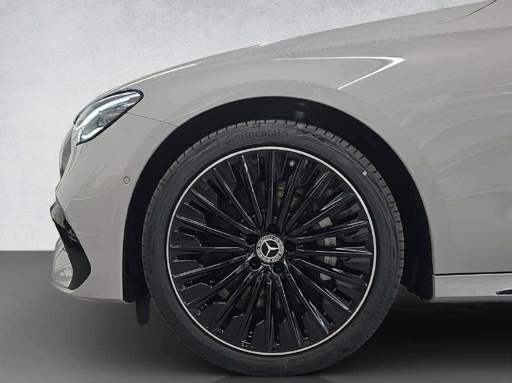 MERCEDES-BENZ E 220 d AMG Line 4Matic T-Modell-image-6
