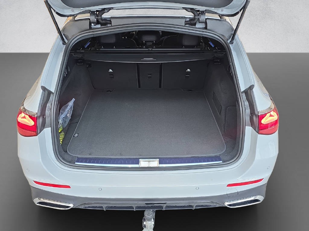 MERCEDES-BENZ E 220 d AMG Line 4Matic T-Modell-image-7