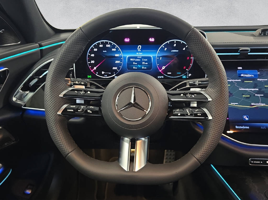 MERCEDES-BENZ E 220 d AMG Line 4Matic T-Modell-image-11