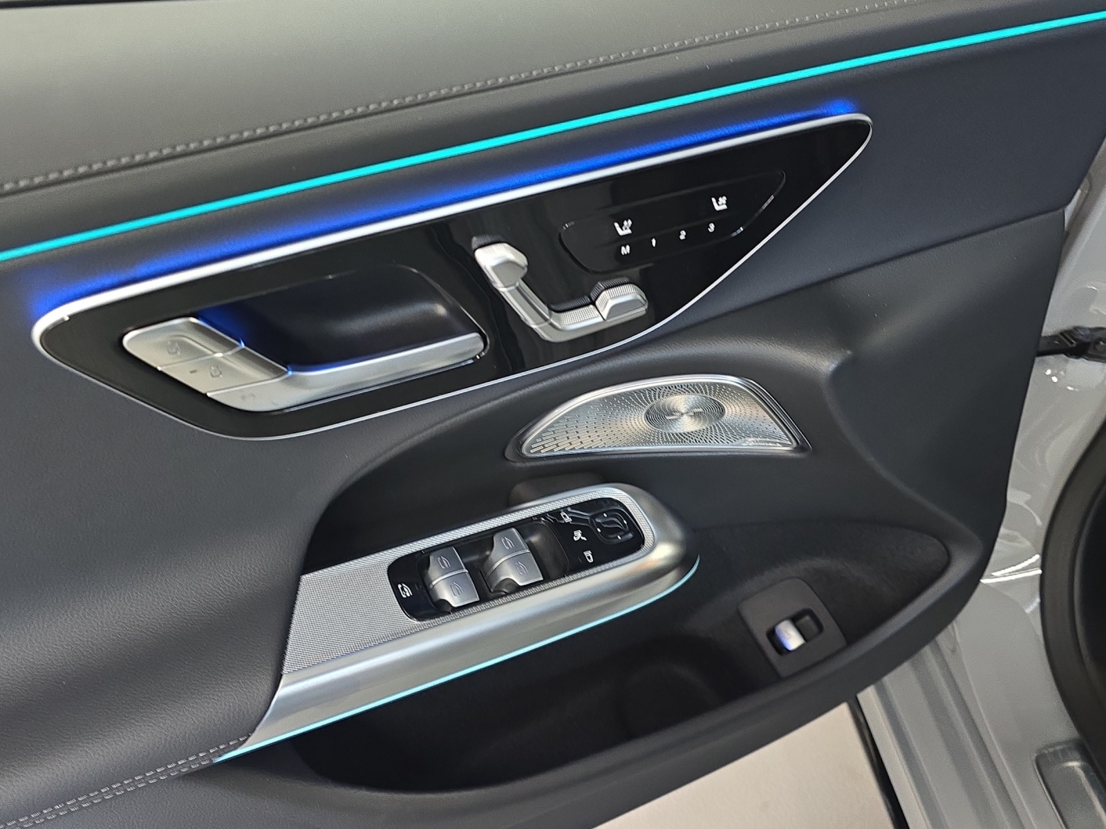 MERCEDES-BENZ E 220 d AMG Line 4Matic T-Modell-image-6