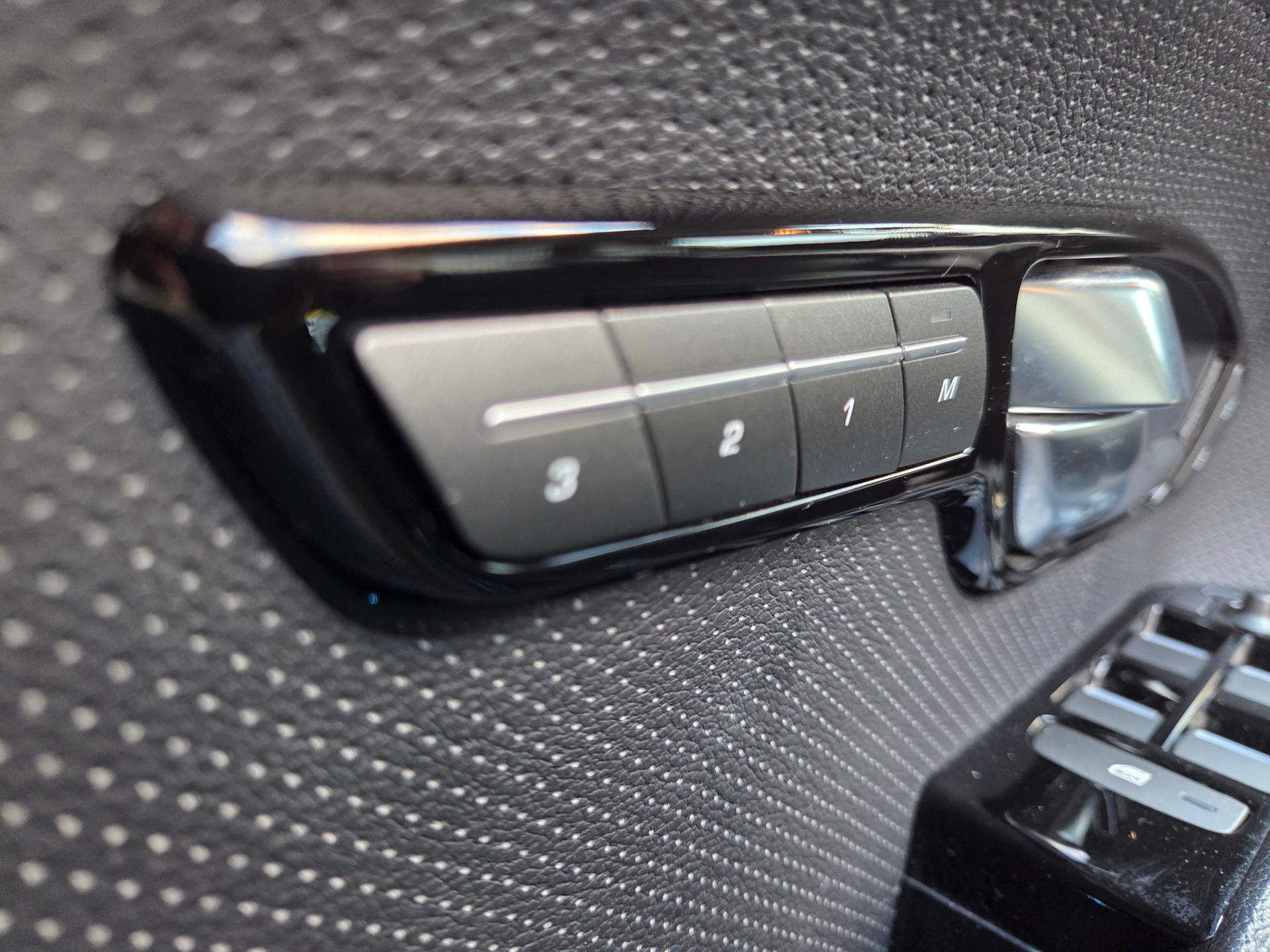 LAND ROVER Range Rover Evoque 2.2 SD4 Dynamic AT6-image-23