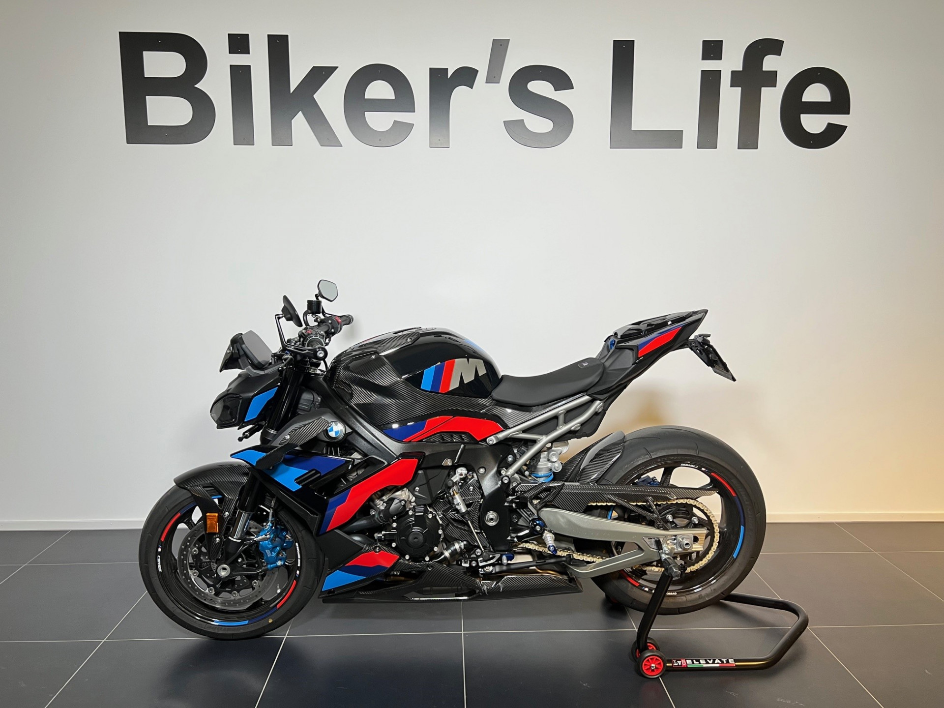BMW M 1000 R Competition-showroom-element-1