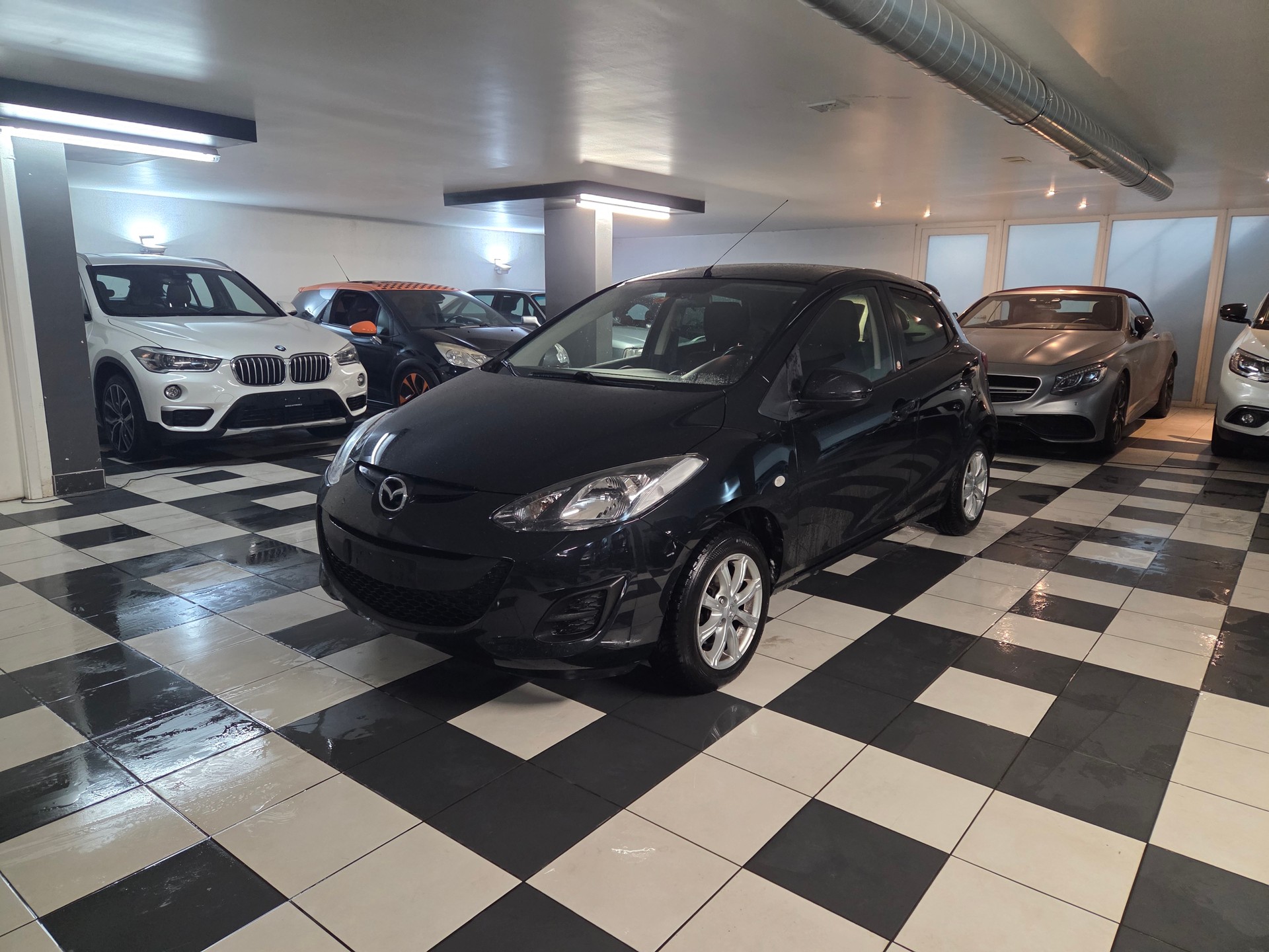 MAZDA 2 1.3i 16V Voila ma Suisse Edition
