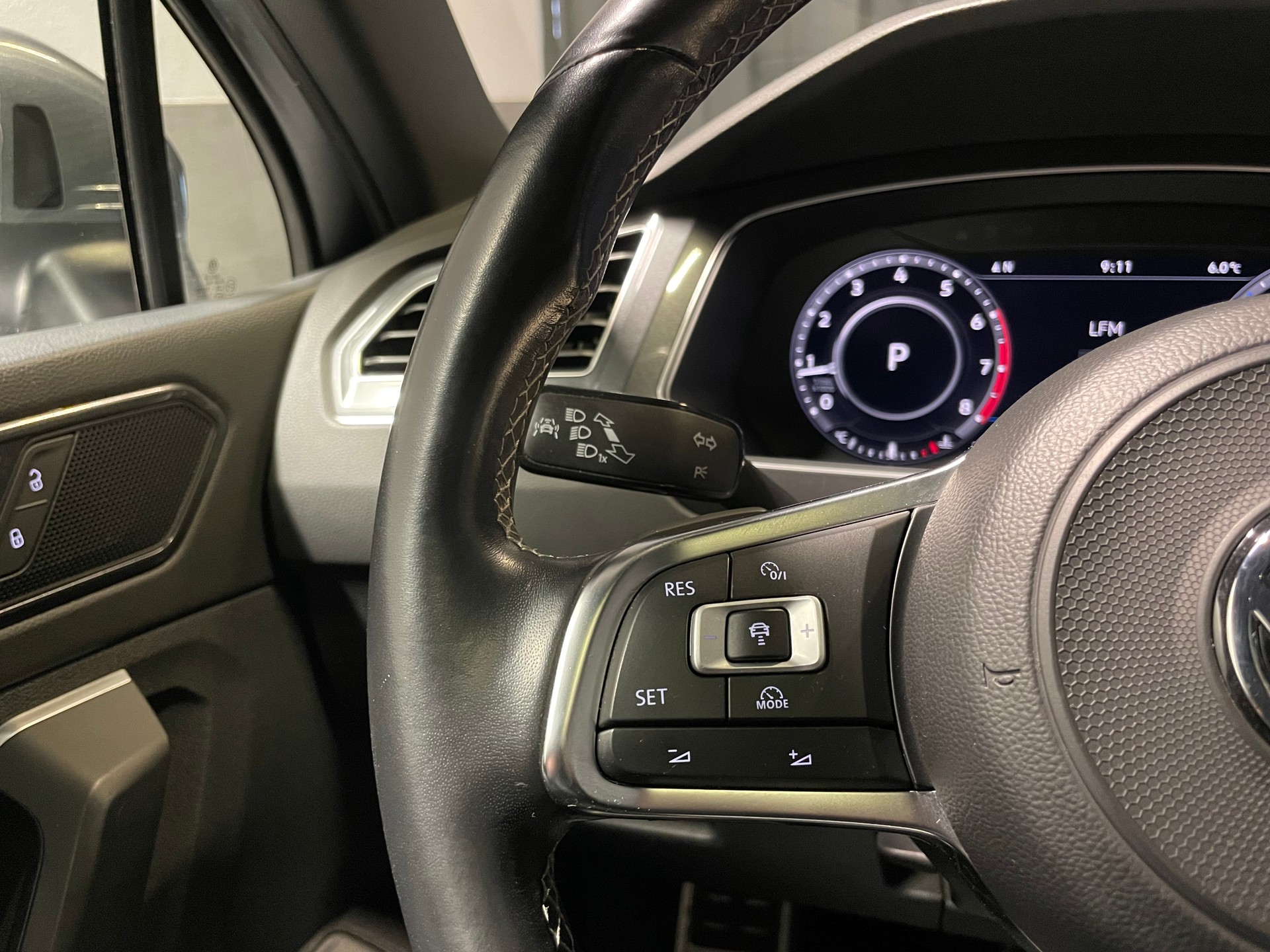 VW Tiguan 2.0TSI R-line 4Motion DSG (32)-image-11