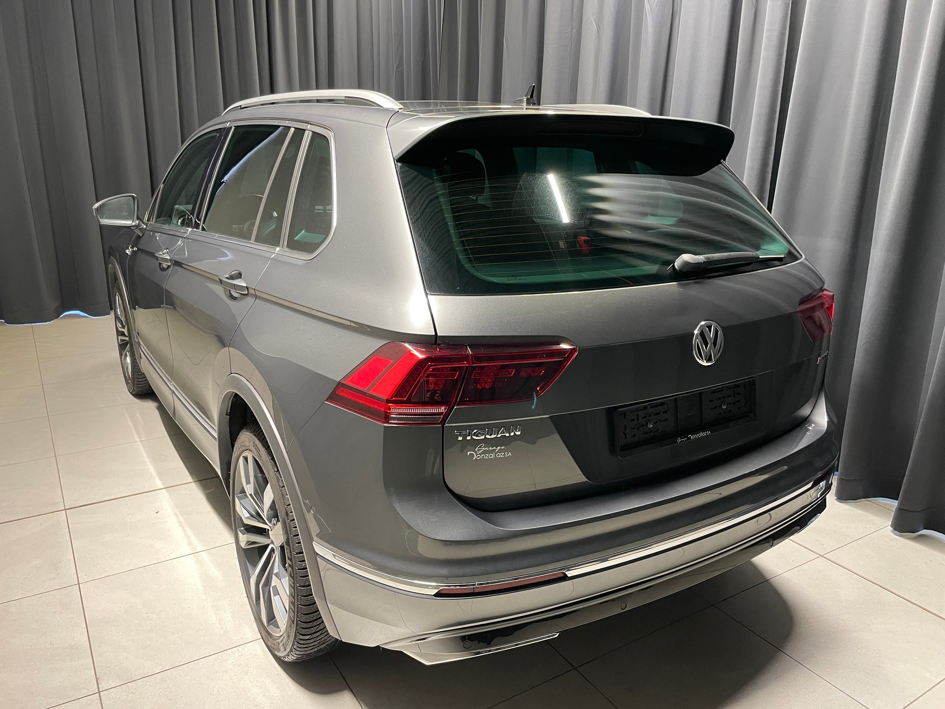 VW Tiguan 2.0TSI R-line 4Motion DSG (32)-image-3
