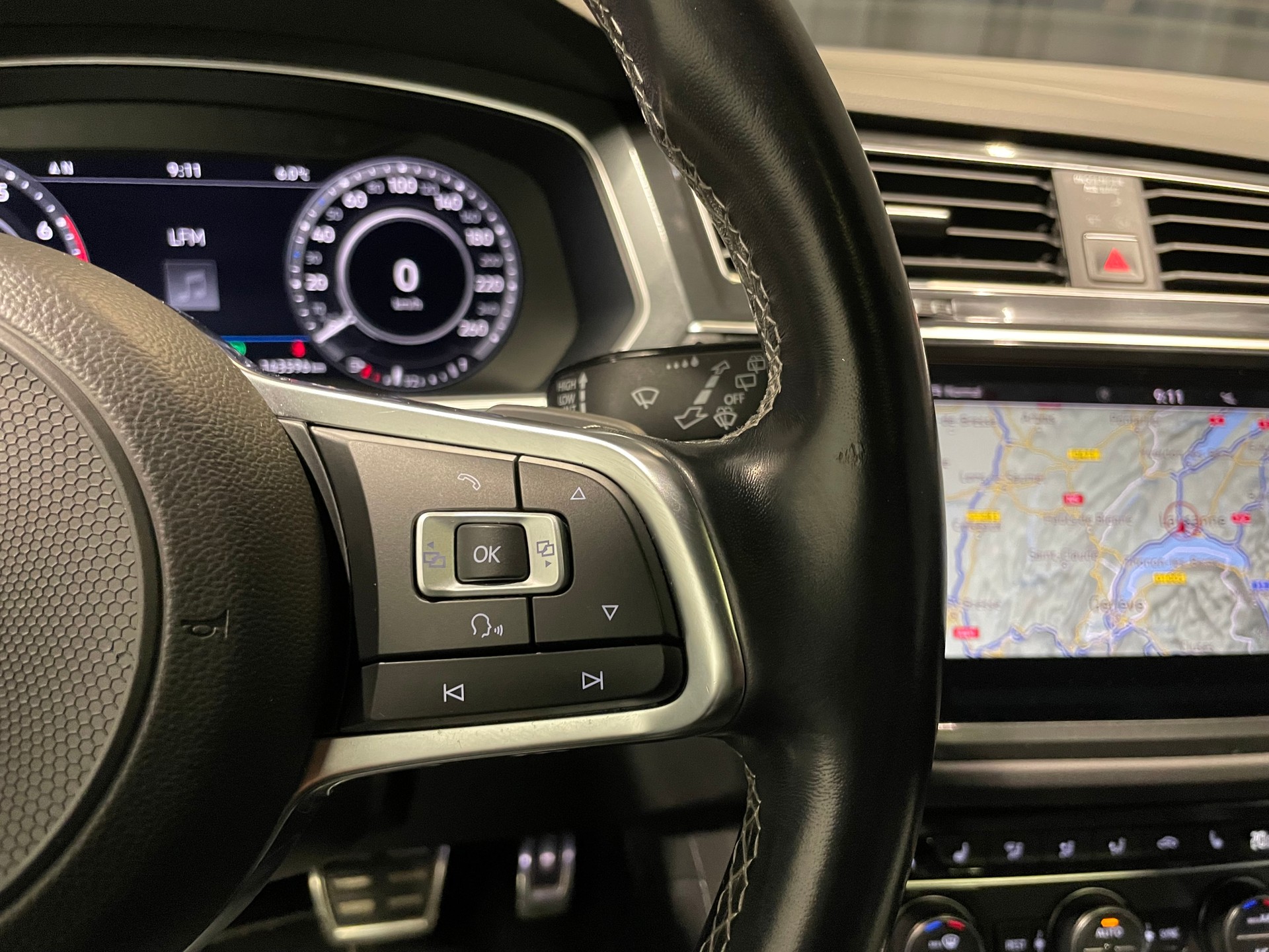VW Tiguan 2.0TSI R-line 4Motion DSG (32)-image-12