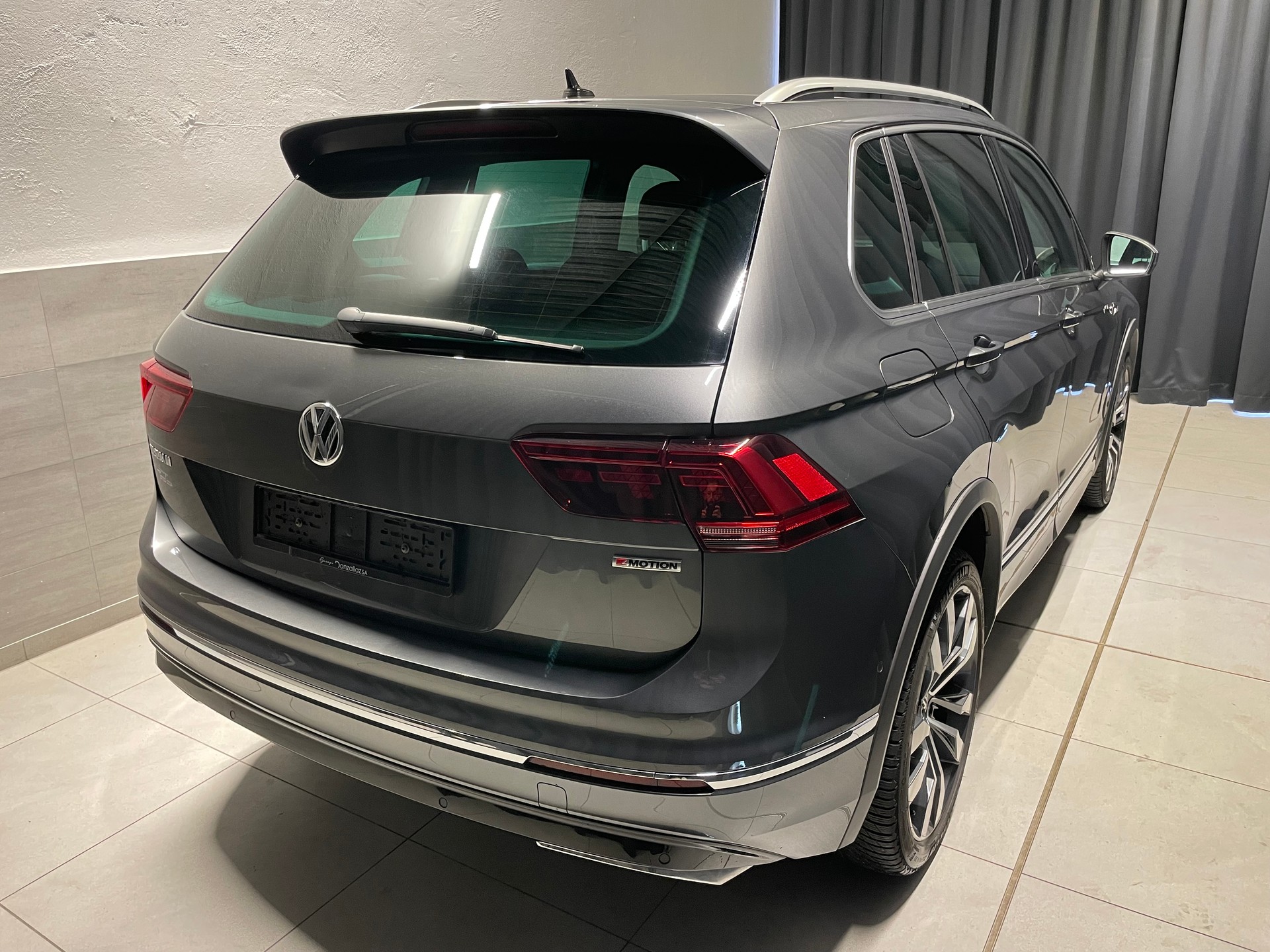 VW Tiguan 2.0TSI R-line 4Motion DSG (32)-image-5