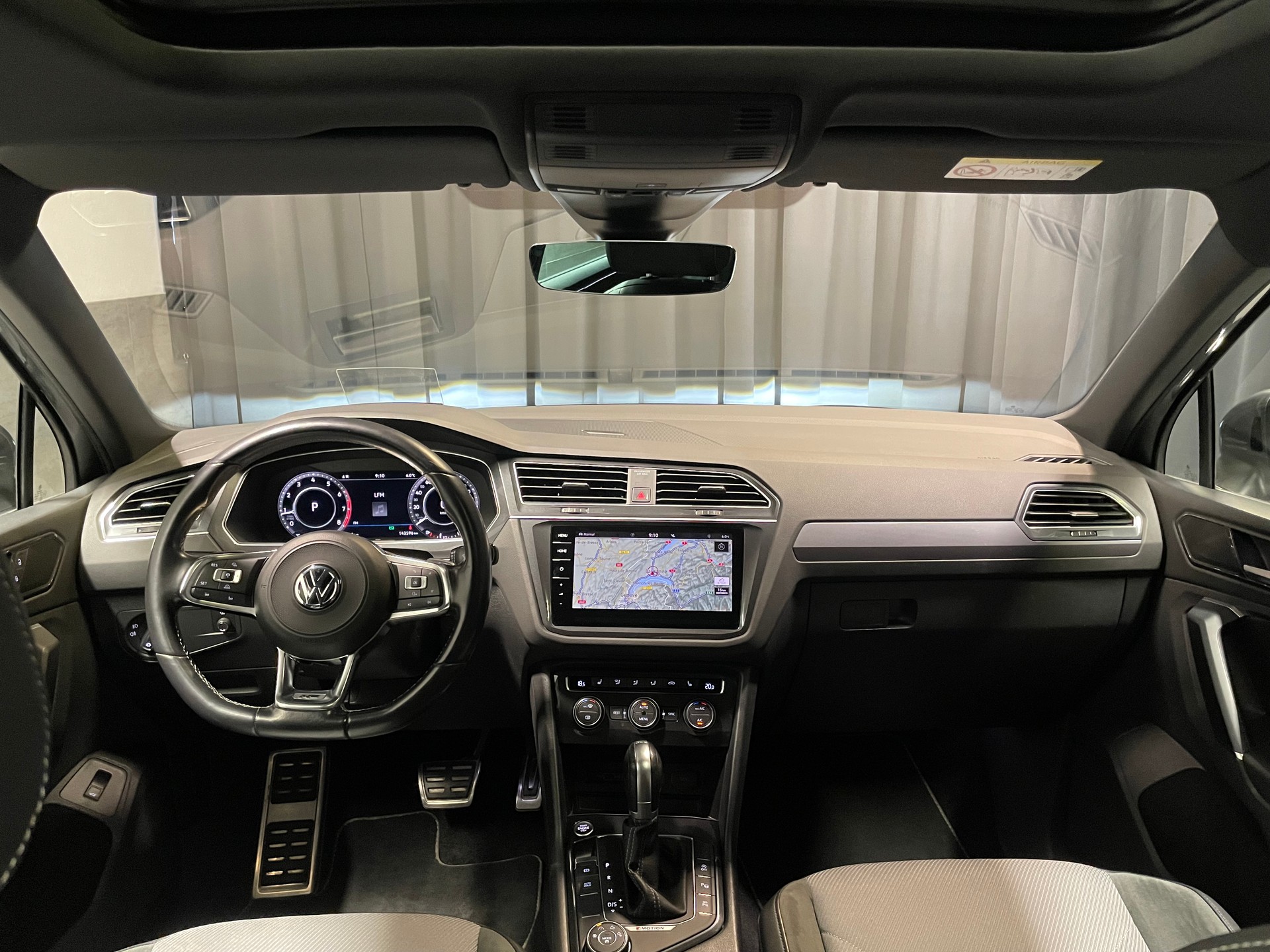 VW Tiguan 2.0TSI R-line 4Motion DSG (32)-image-9