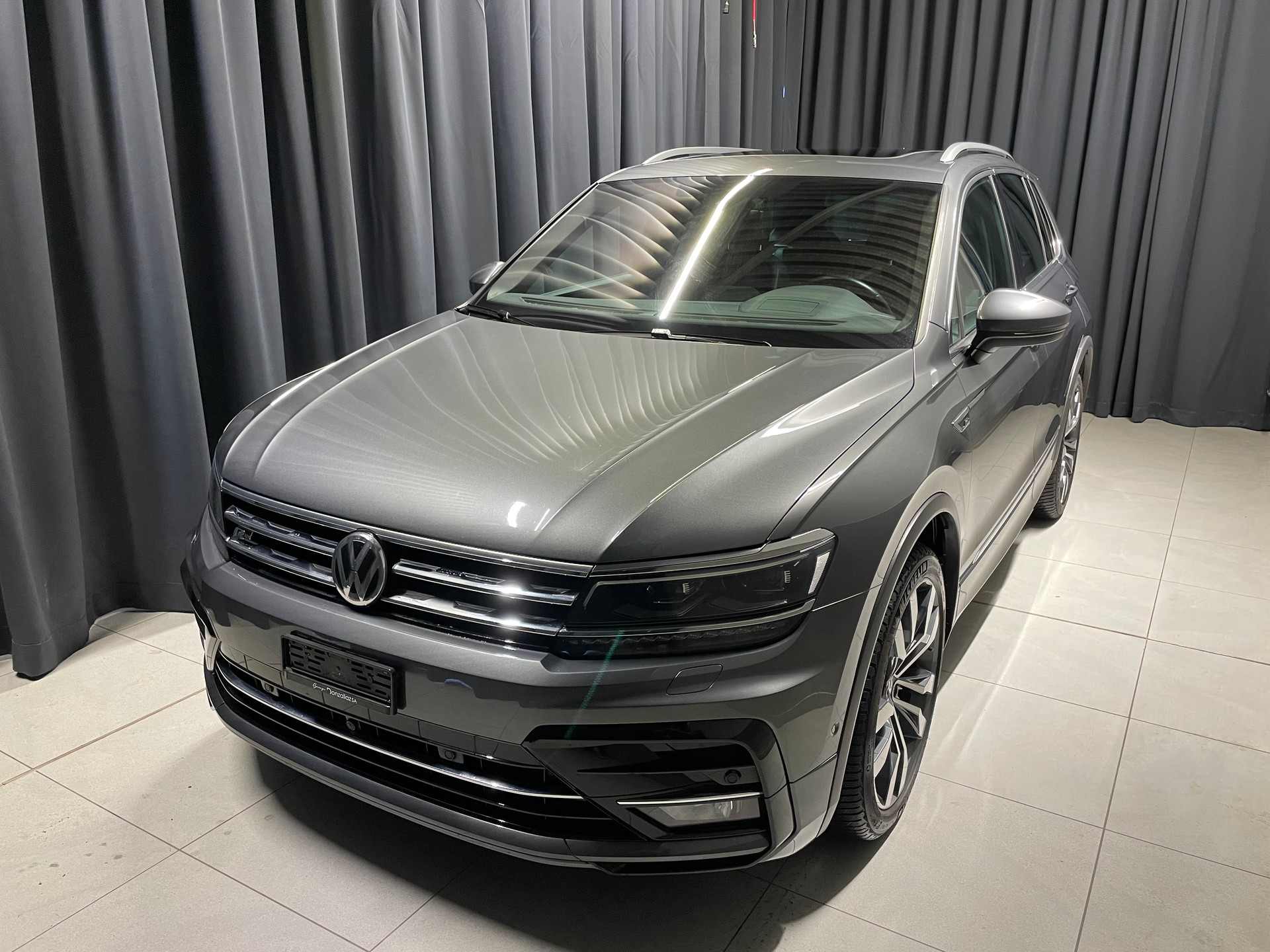 VW Tiguan 2.0TSI R-line 4Motion DSG (32)-image-2