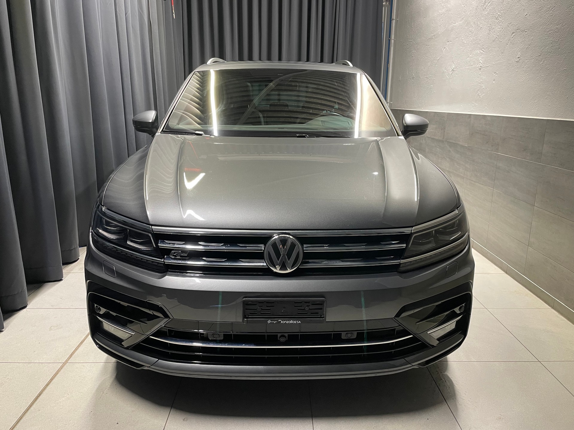 VW Tiguan 2.0TSI R-line 4Motion DSG (32)-image-1