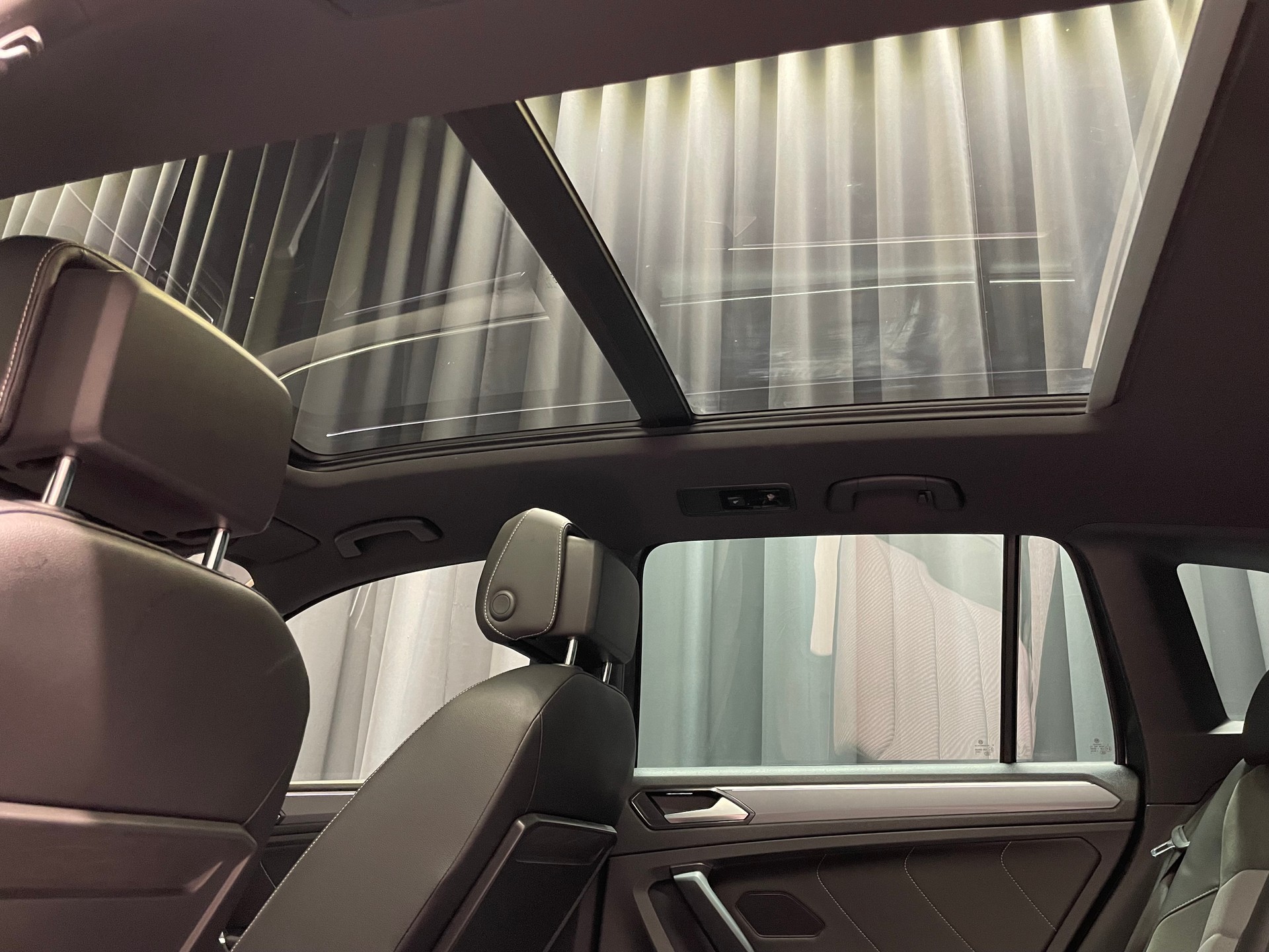 VW Tiguan 2.0TSI R-line 4Motion DSG (32)-image-8