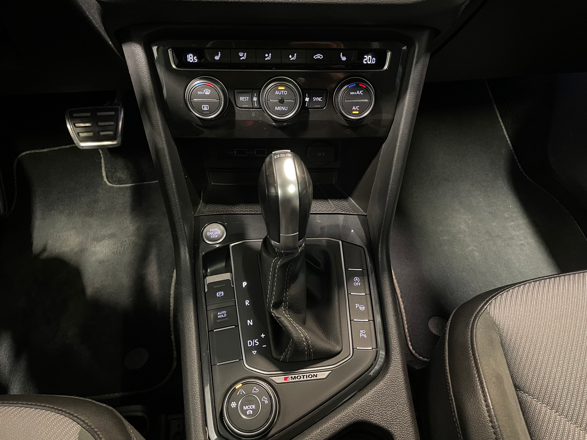 VW Tiguan 2.0TSI R-line 4Motion DSG (32)-image-16
