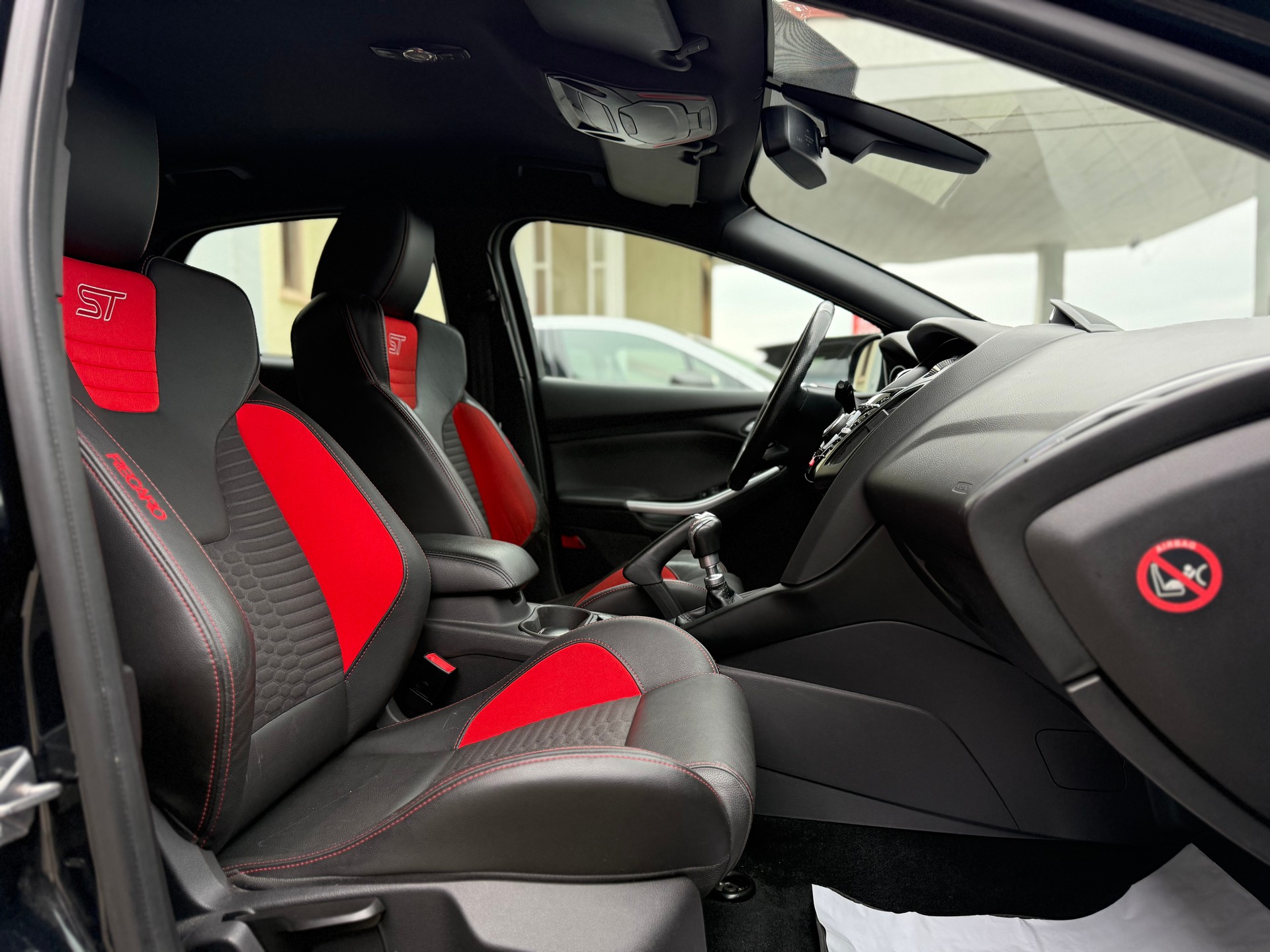 FORD Focus 2.0 SCTi ST-2-image-12