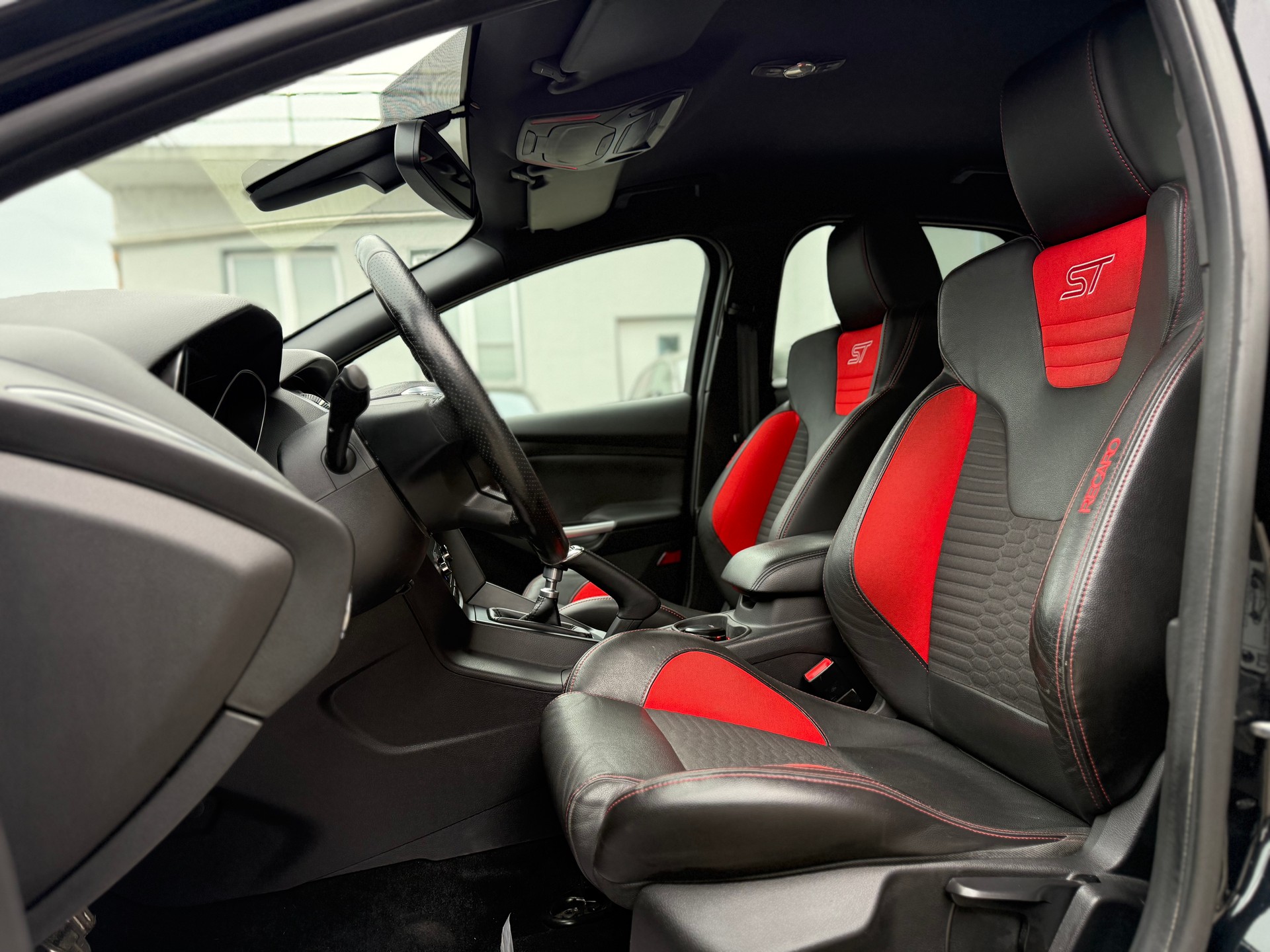 FORD Focus 2.0 SCTi ST-2-image-8