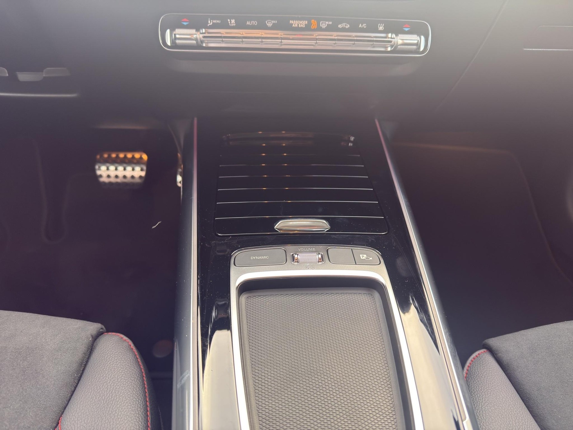 MERCEDES-BENZ EQA 300 AMG Line 4matic-image-18