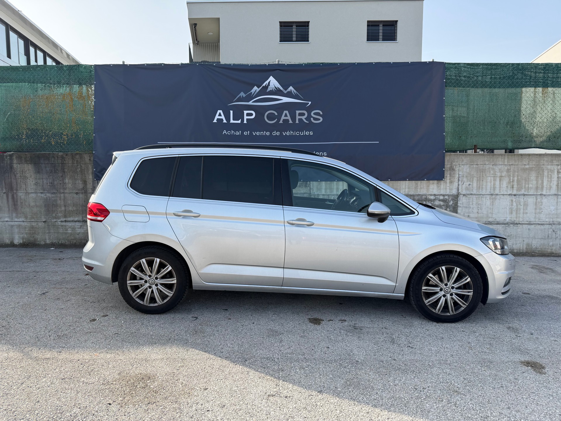 VW Touran 2.0 TDI Comfortline DSG-image-1