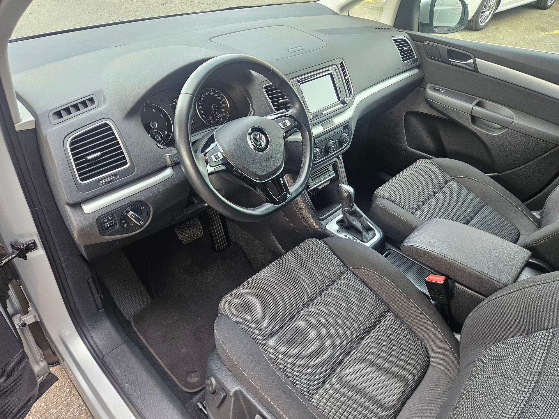 VW Sharan 1.4 TSI BlMT Comfortline DSG-image-4