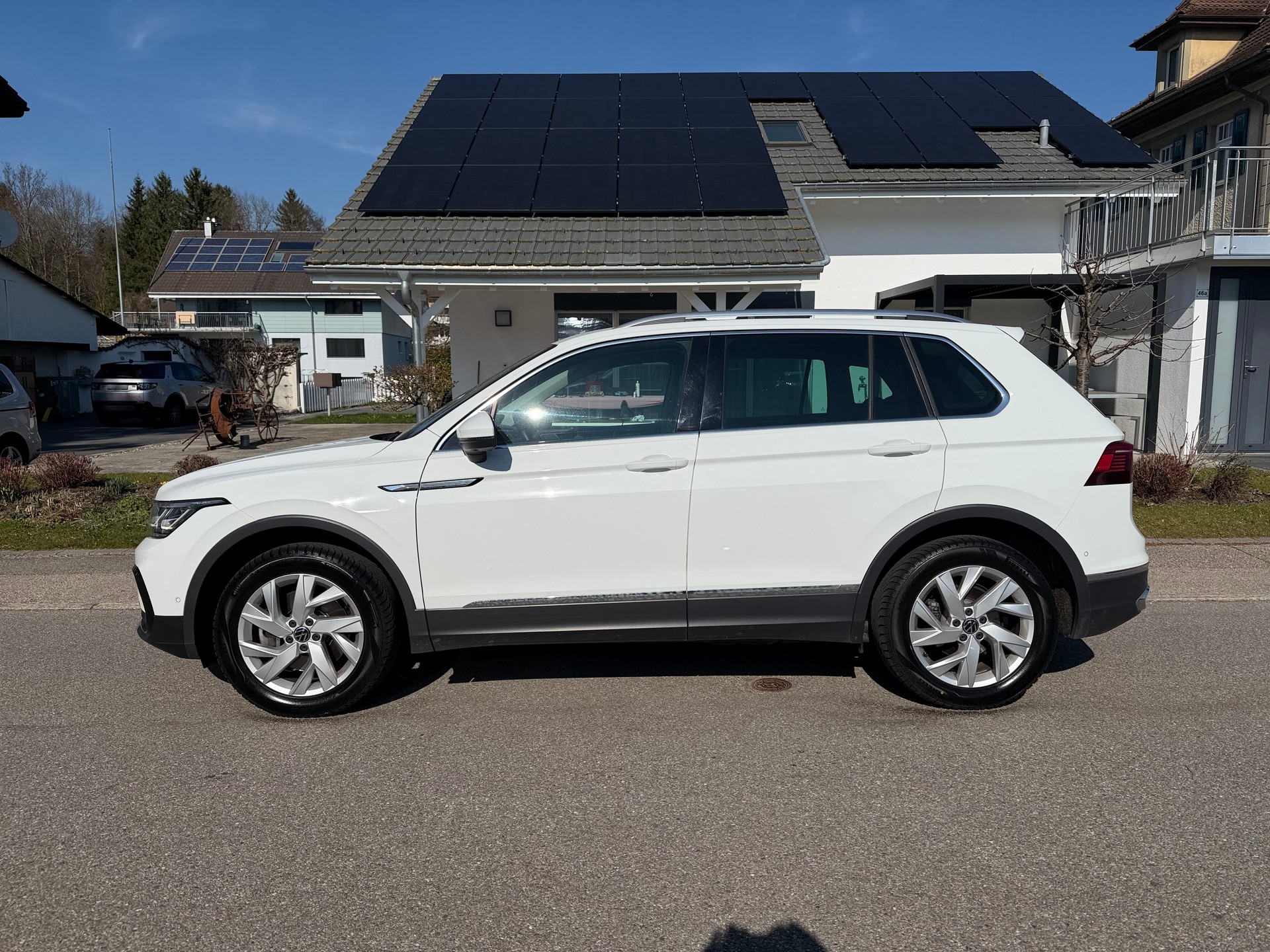 VW Tiguan 2.0 TDI SCR Elegance 4Motion DSG-image-3