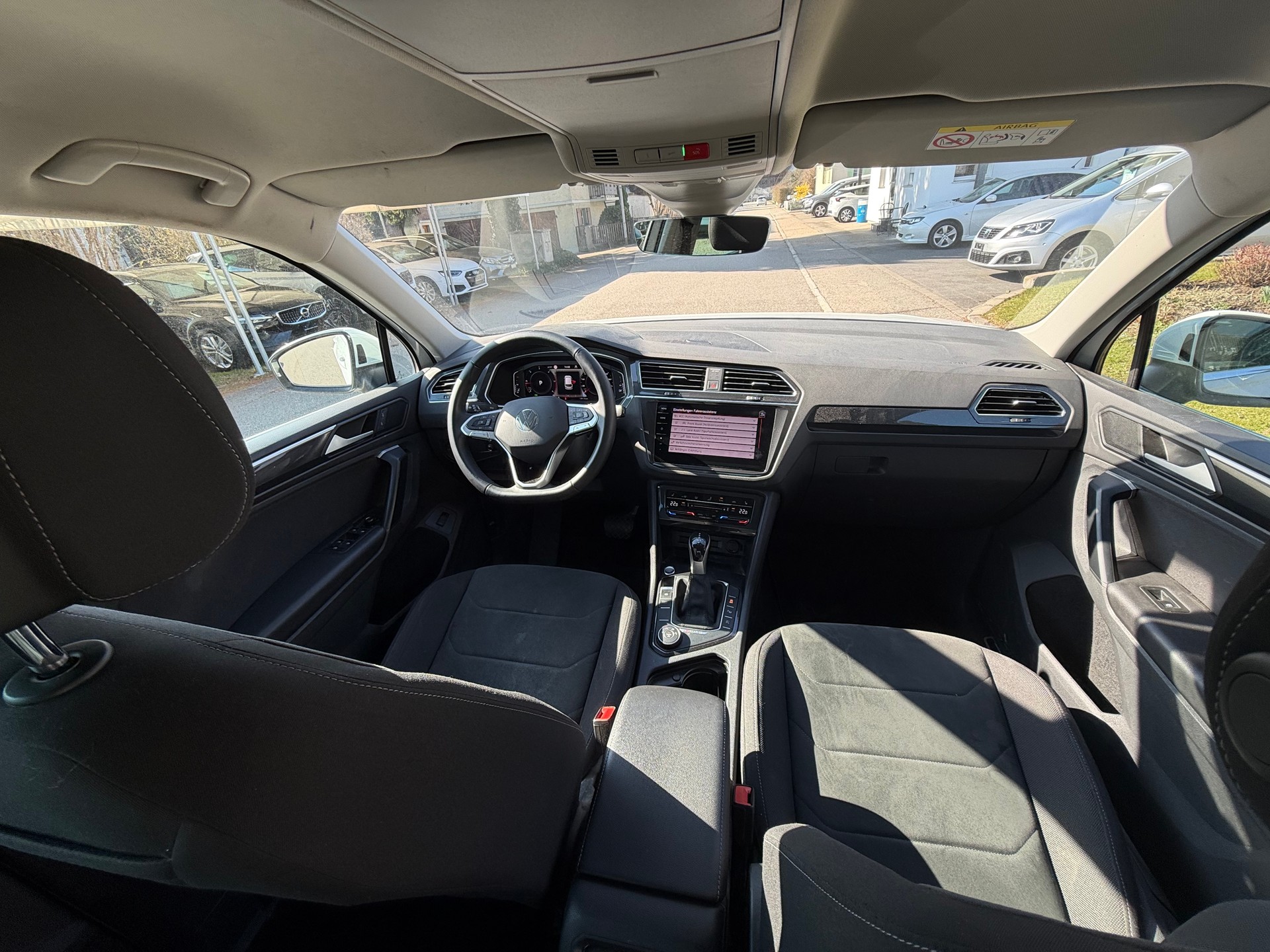 VW Tiguan 2.0 TDI SCR Elegance 4Motion DSG-image-11