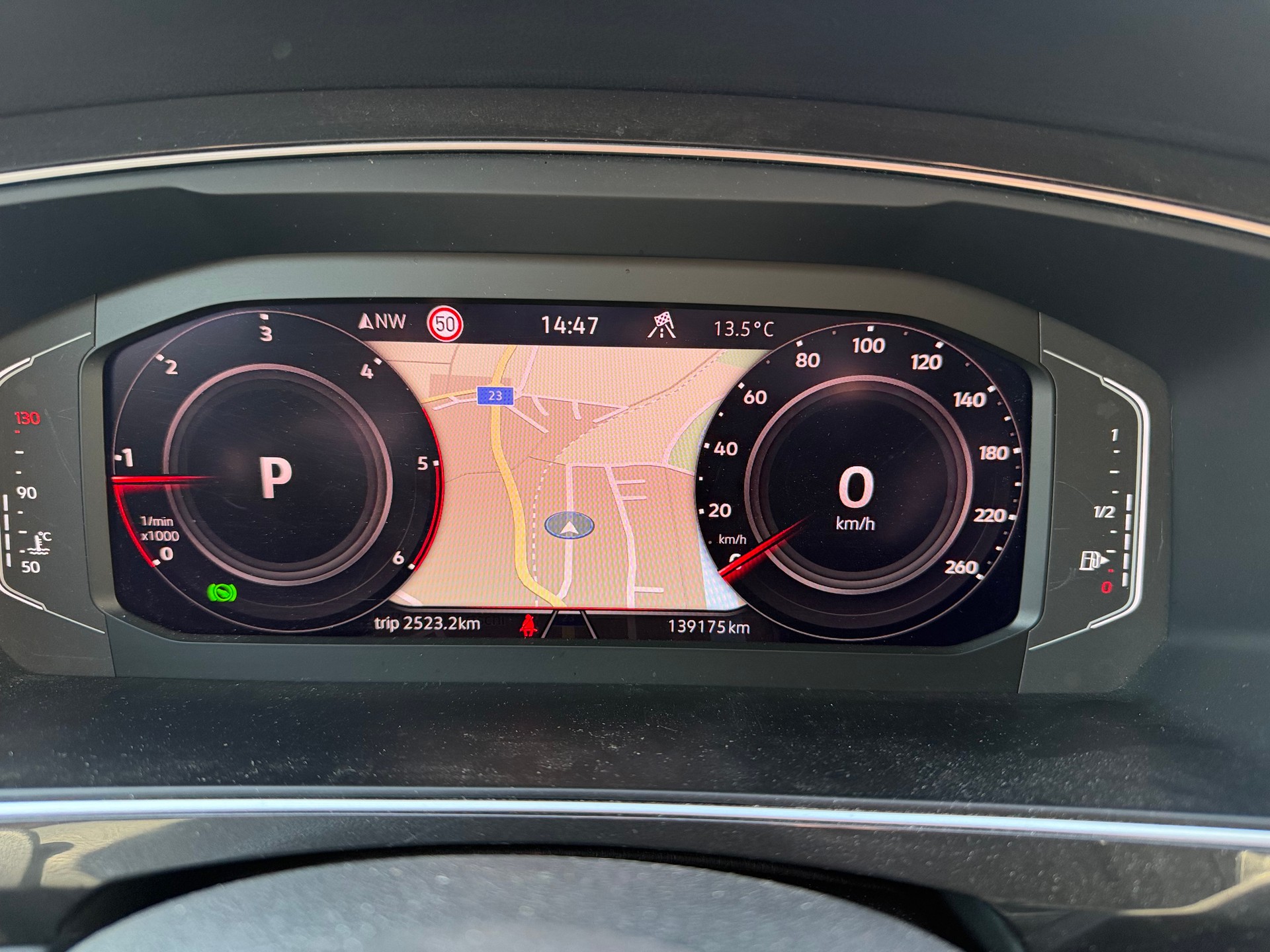 VW Tiguan 2.0 TDI SCR Elegance 4Motion DSG-image-8