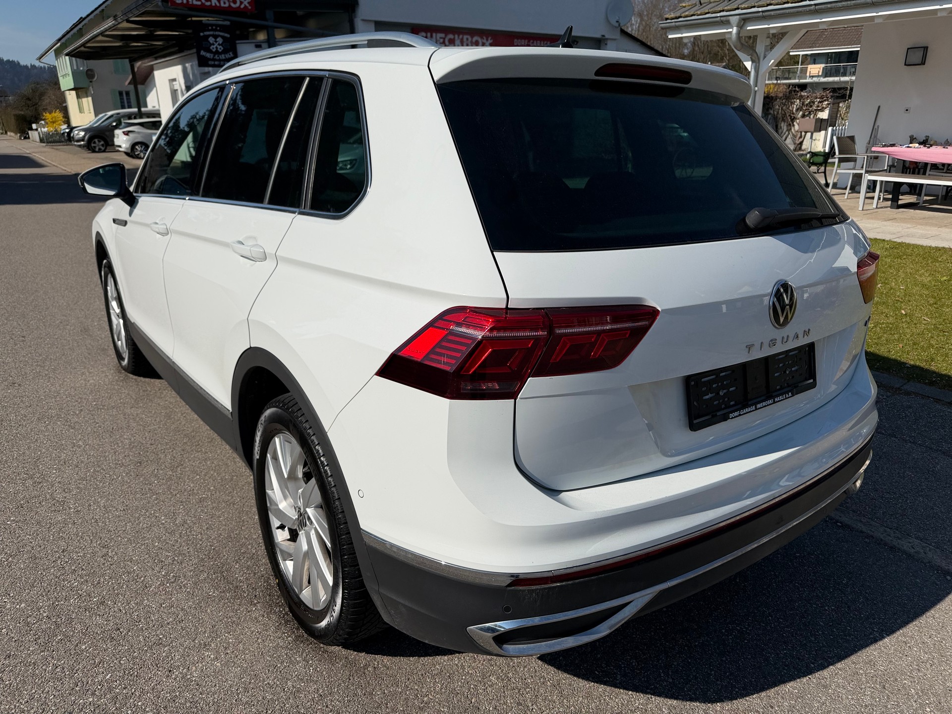 VW Tiguan 2.0 TDI SCR Elegance 4Motion DSG-image-6