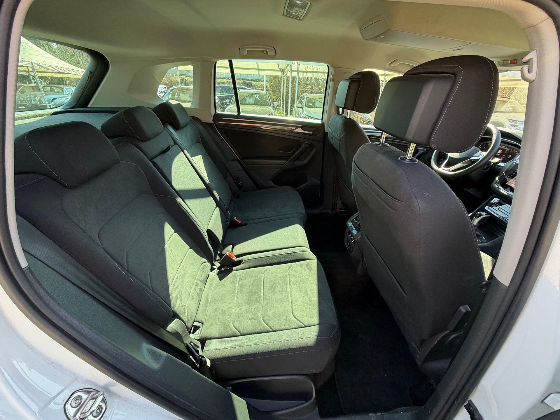 VW Tiguan 2.0 TDI SCR Elegance 4Motion DSG-image-10