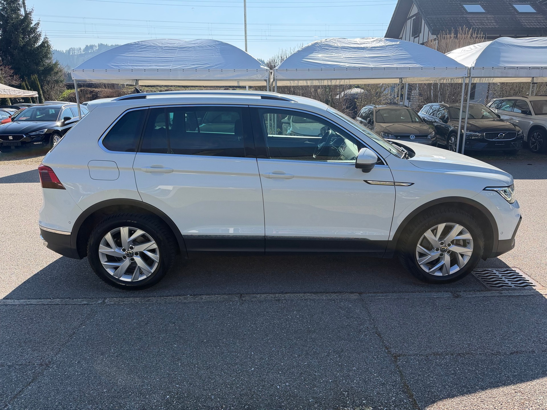 VW Tiguan 2.0 TDI SCR Elegance 4Motion DSG-image-4