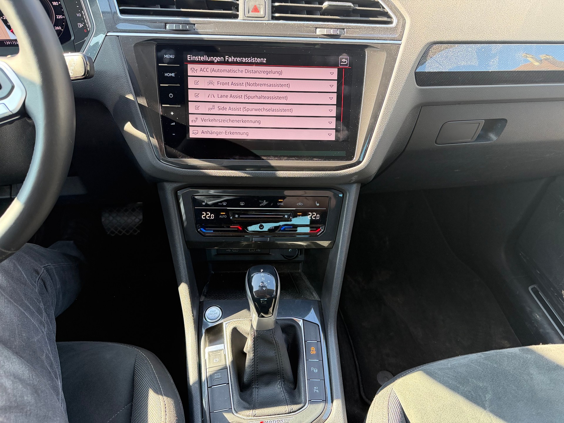 VW Tiguan 2.0 TDI SCR Elegance 4Motion DSG-image-9
