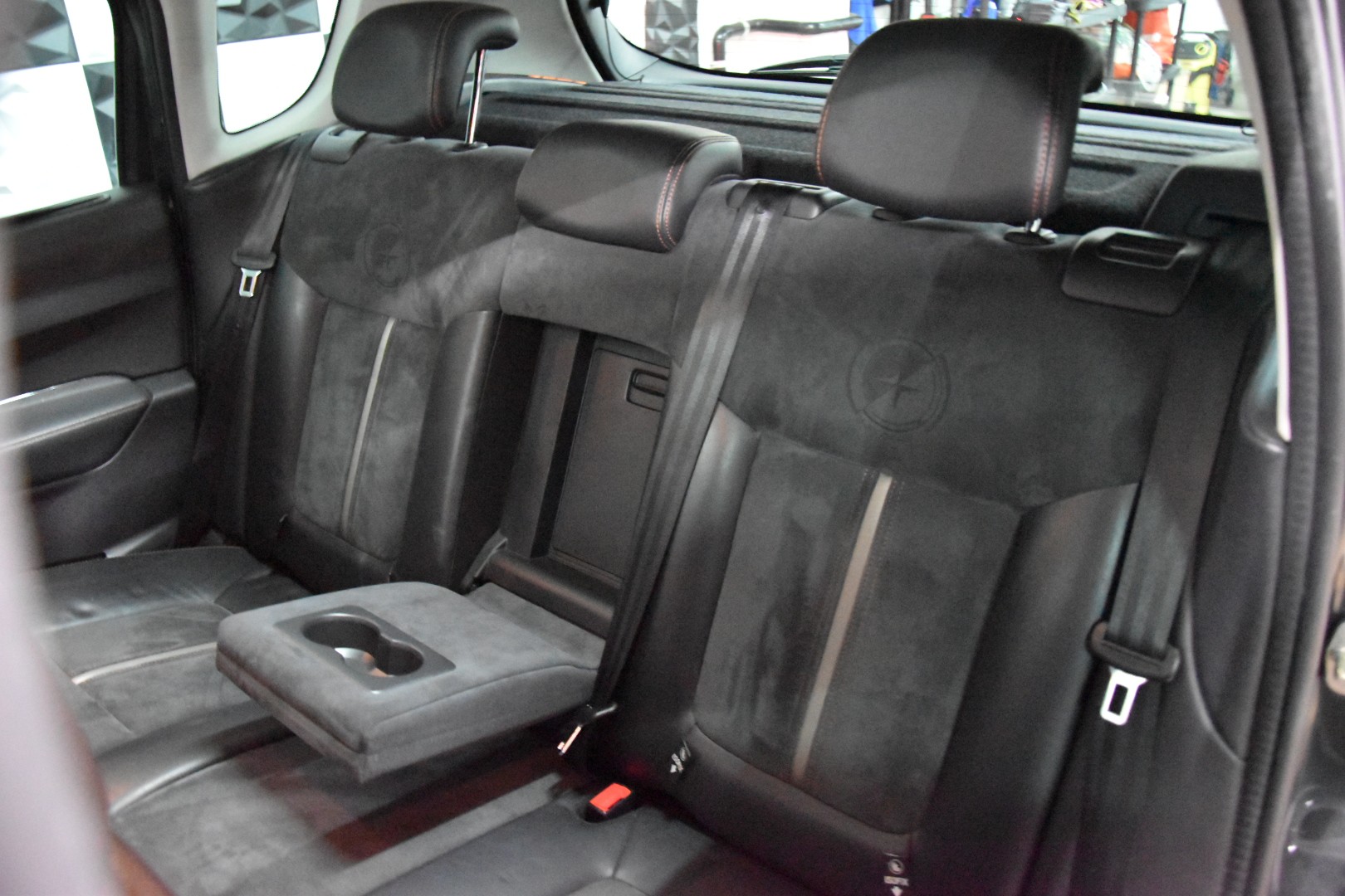 PEUGEOT 3008 1.2 Pure Tech Allure-image-15