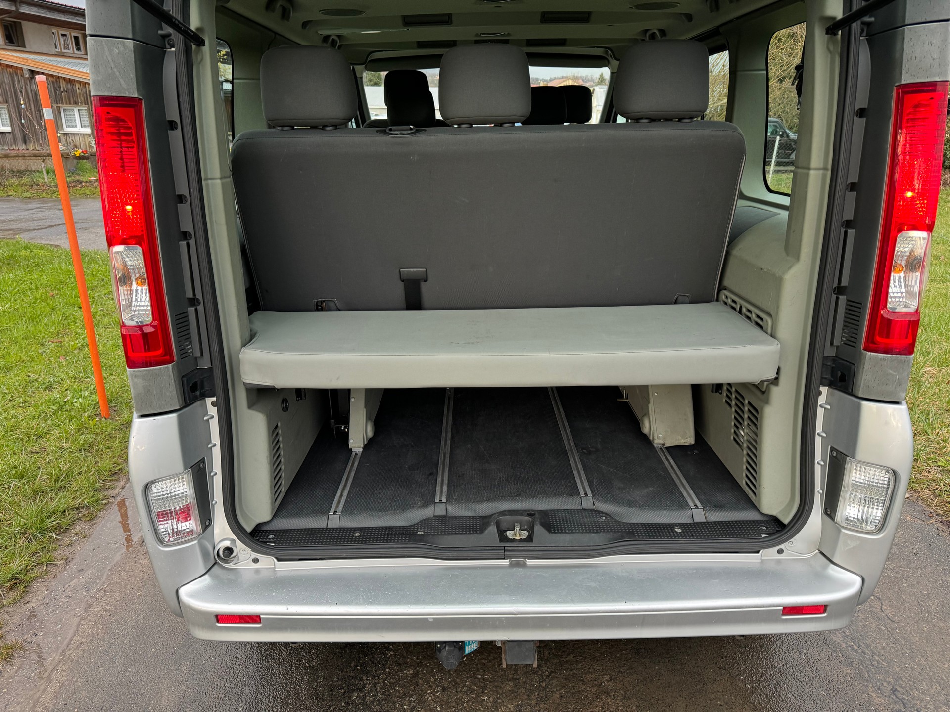 OPEL Vivaro Life 2.5CDTI 2.7t L1H1-image-9