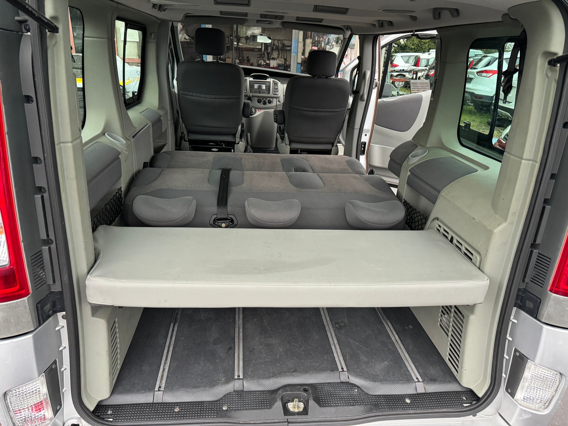 OPEL Vivaro Life 2.5CDTI 2.7t L1H1-image-11