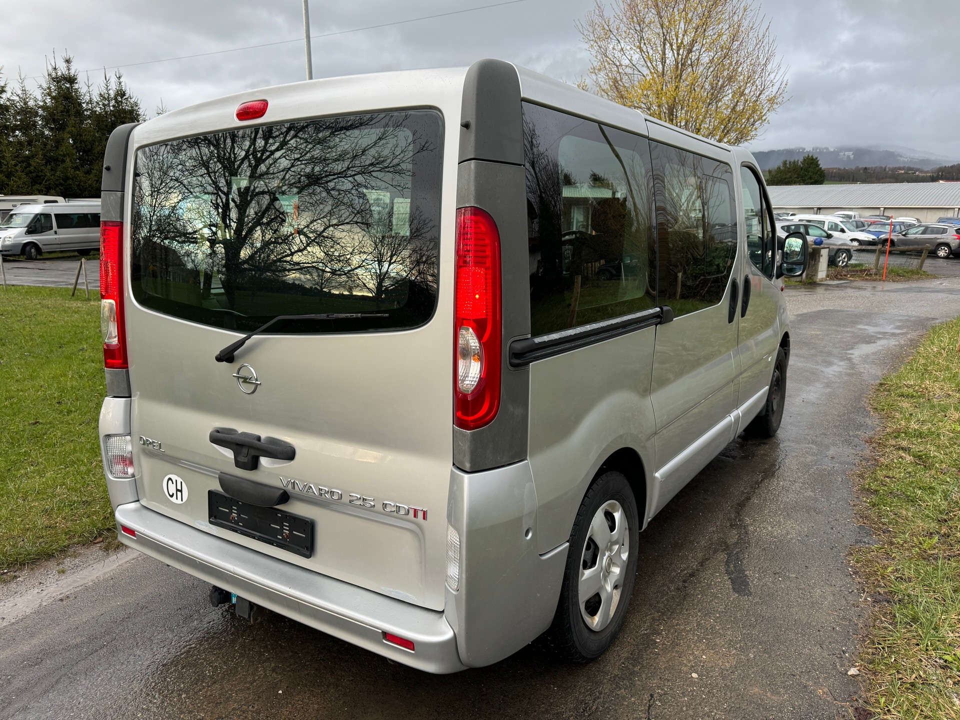 OPEL Vivaro Life 2.5CDTI 2.7t L1H1-image-3